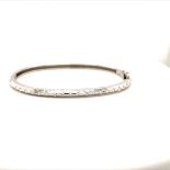 18k white gold diamond bangle with 19 round brilliant diamonds approx 0.30ct (F/G-VS/SI), WEIGHT