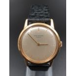 A VINTAGE PATEK PHILLIPE GENTS WATCH IN 18K GOLD WITH A FINE LEATHER STRAP, MANUAL MOVEMENT 34mm