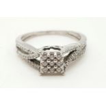 18K white gold diamond set cluster ring 0.30ct and weights 4.2g. Size O.