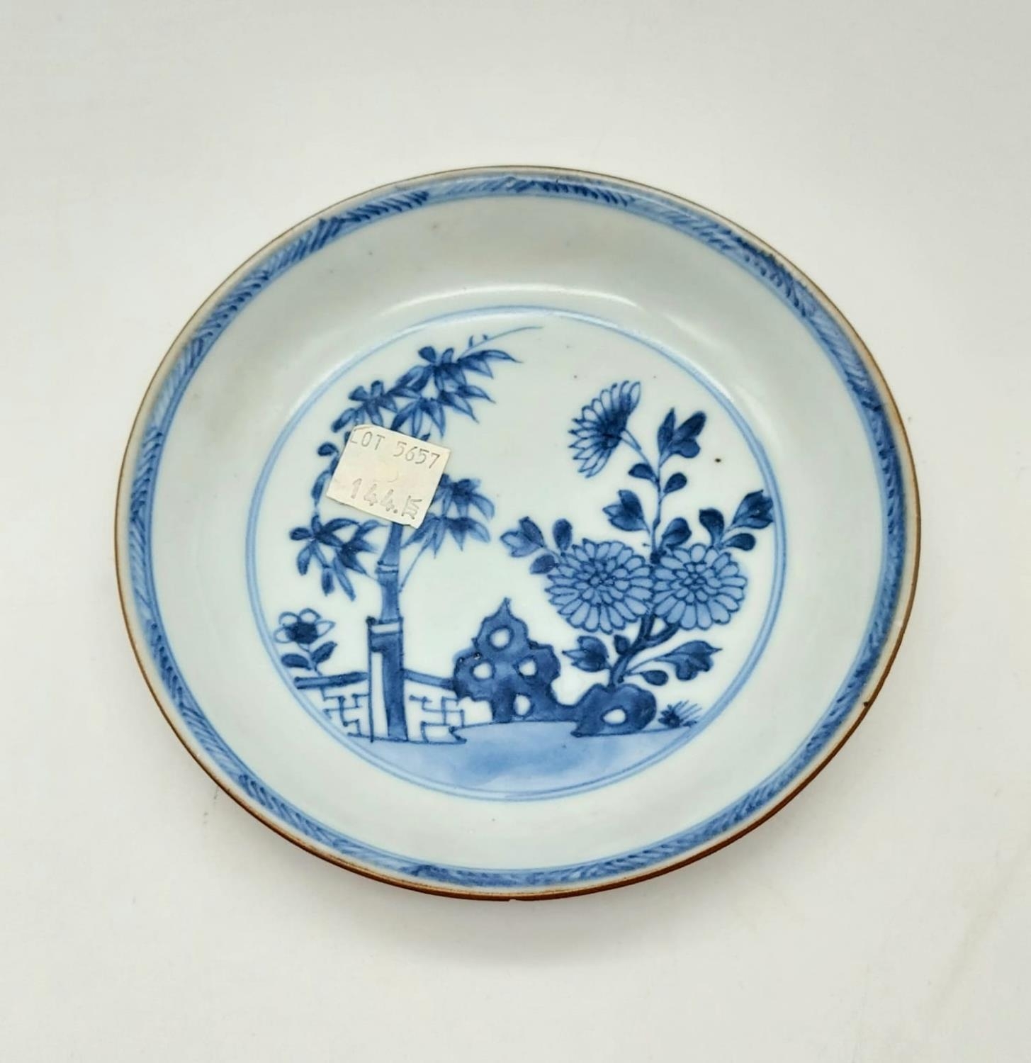 A Nanking Cargo Teacup and Saucer. Hand-Painted with the Batavian Bamboo and Chrysanthemum - Image 2 of 7