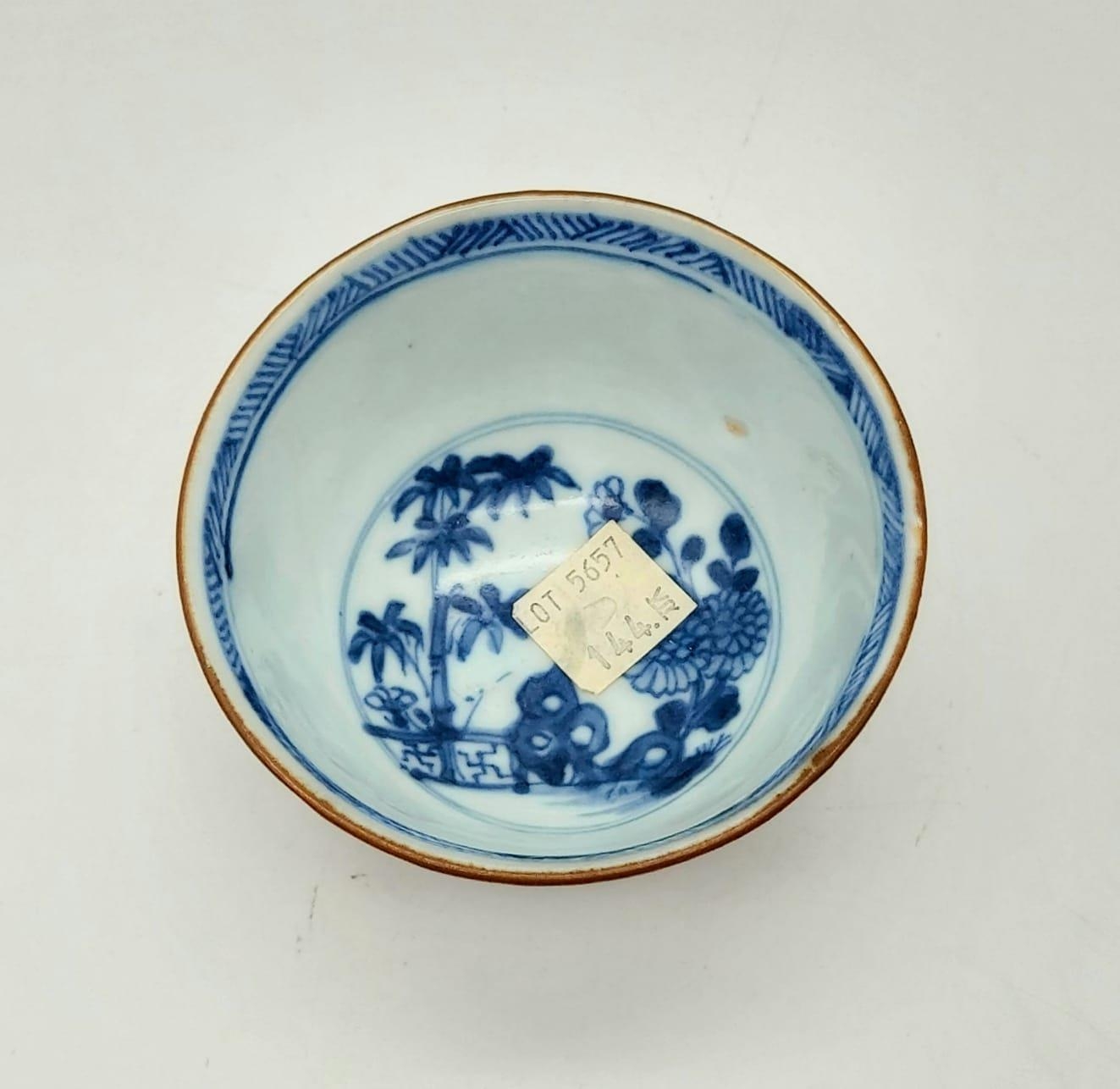 A Nanking Cargo Teacup and Saucer. Hand-Painted with the Batavian Bamboo and Chrysanthemum - Image 5 of 7