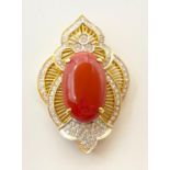 AN EXQUISITE ART DECO STYLE 18K GOLD BROOCH/PENDANT WITH BRILLIANT DIAMONDA AND CORAL CENTRE