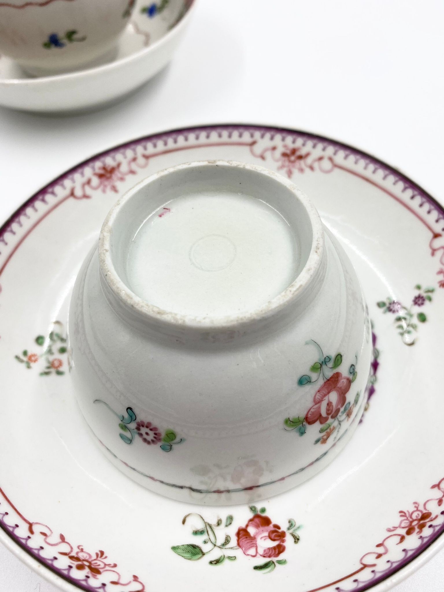 Two Antique New Hall Floral Tea bowls and Saucers. Pattern 173, circa 1790 and Pattern 353, circa - Image 4 of 10