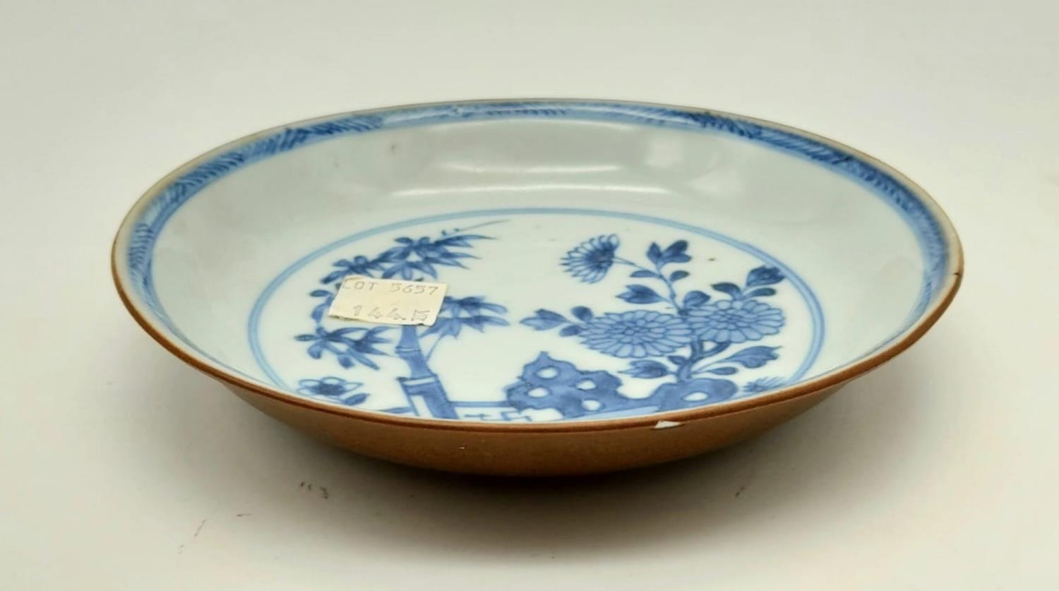 A Nanking Cargo Teacup and Saucer. Hand-Painted with the Batavian Bamboo and Chrysanthemum - Image 4 of 7