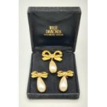 A glamorous Elisabeth Taylor White Diamonds gold plated brooch and earrings set, in original