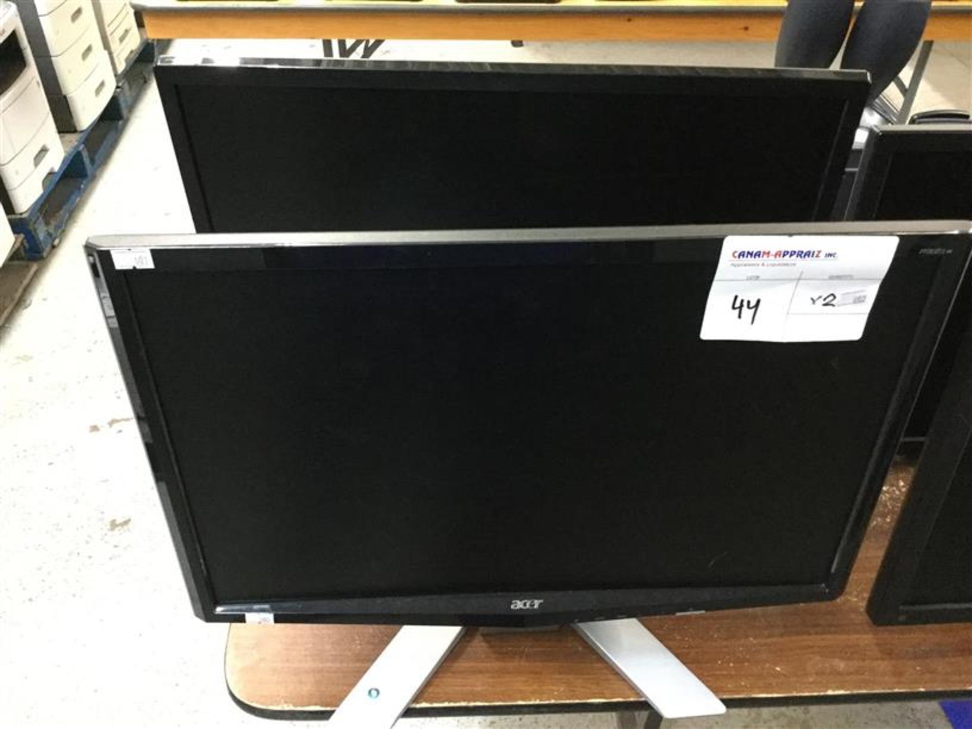 LG MONITOR X 1PC AND ACER MONITOR X 1PC