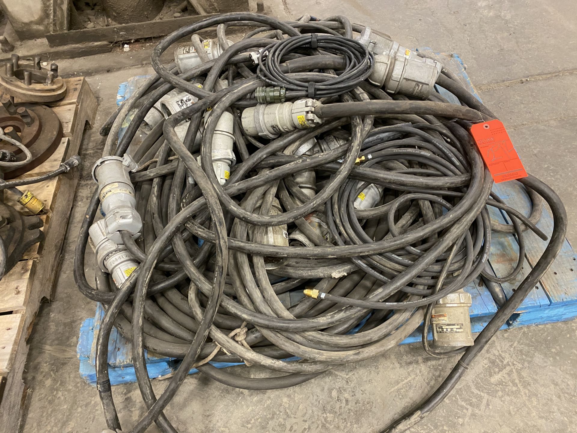 Lot of assorted varying-length connecting cables, with 60-AMP killark 50-AMP 4-pin connectors,