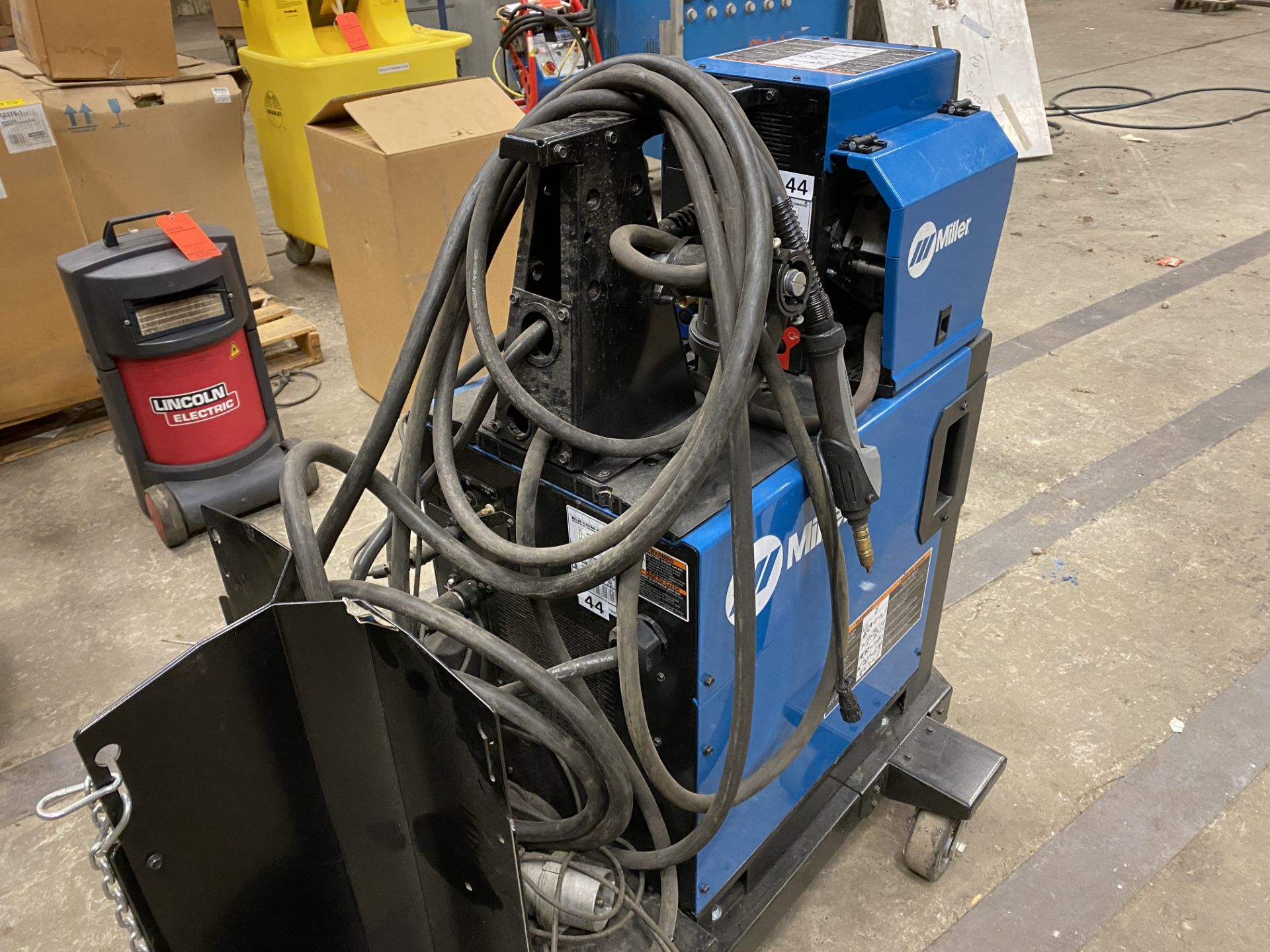 Miller Continuum 350 400 amp arc welder with Continuum digital programmable wire feed on rolling - Image 3 of 3