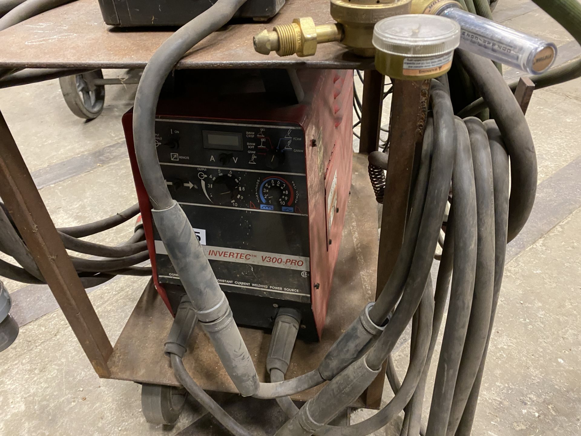 Lincoln Invertech V 300-Pro arc welder SN U1950781376 with a LN-25 wire feeder on rolling cart - Image 2 of 3