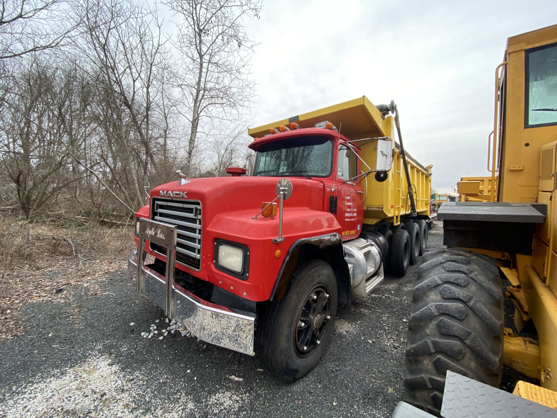 1996 MACK RD688S tri-axle dump truck VIN#1M2P267CXTM026772, air lift pusher, Eaton Fuller 8LL - Image 2 of 2
