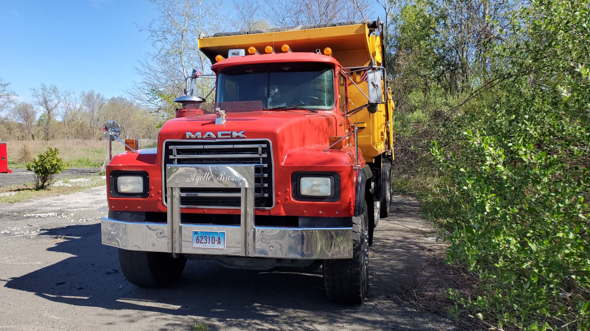 2000 MACK RD688S Dump Truck, triaxle, 282,068 miles, 25,680 hours, VN 1M2P324C9YM053284 - Image 2 of 4