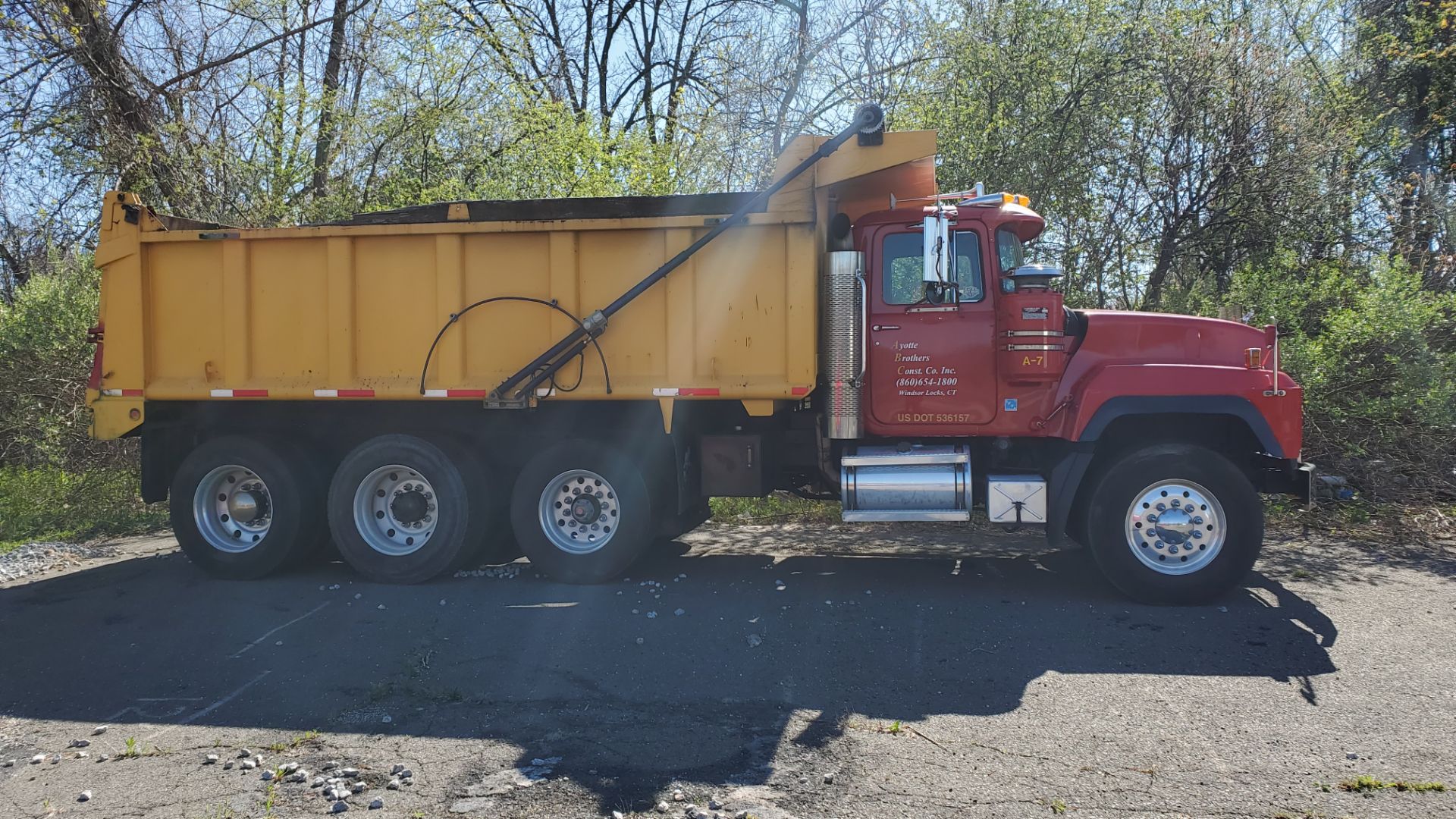 2000 MACK RD688S Dump Truck, triaxle, 282,068 miles, 25,680 hours, VN 1M2P324C9YM053284 - Image 3 of 4