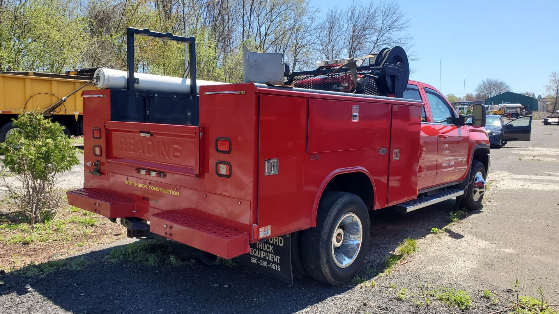 2015 GMC Sierra 3500 utility body truck, Reading multi-compartment utility body, 43,513 miles - Image 2 of 3