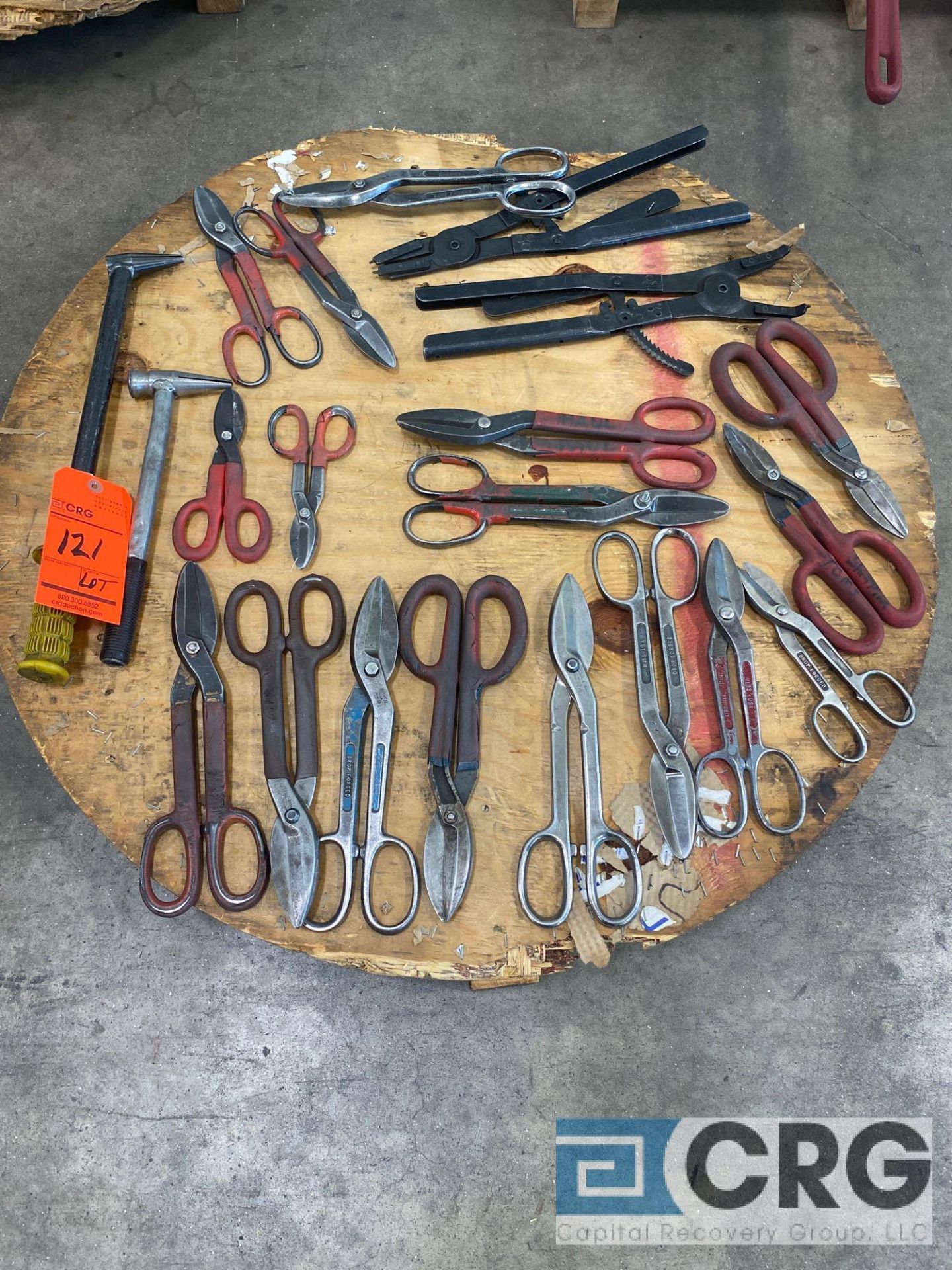 Lot of assorted hand tools, including (17) shears, Allen wrenches including Vallen 15 piece Arm - Image 2 of 11