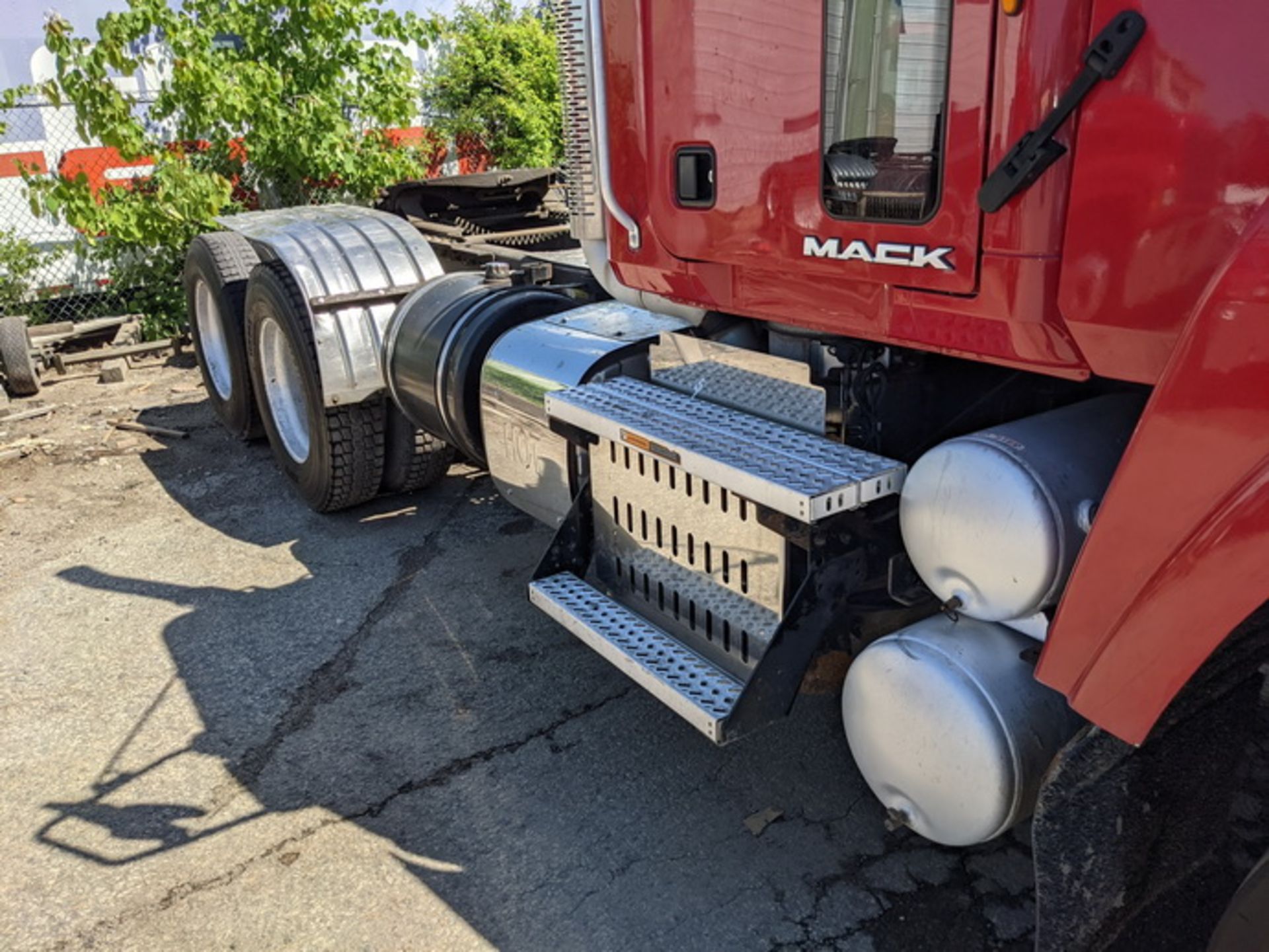 2013 Mack CHU613 tandem axle day cab, Mack MP8 505C H.P. engine, Fuller 10sp manual transmission, - Image 6 of 22