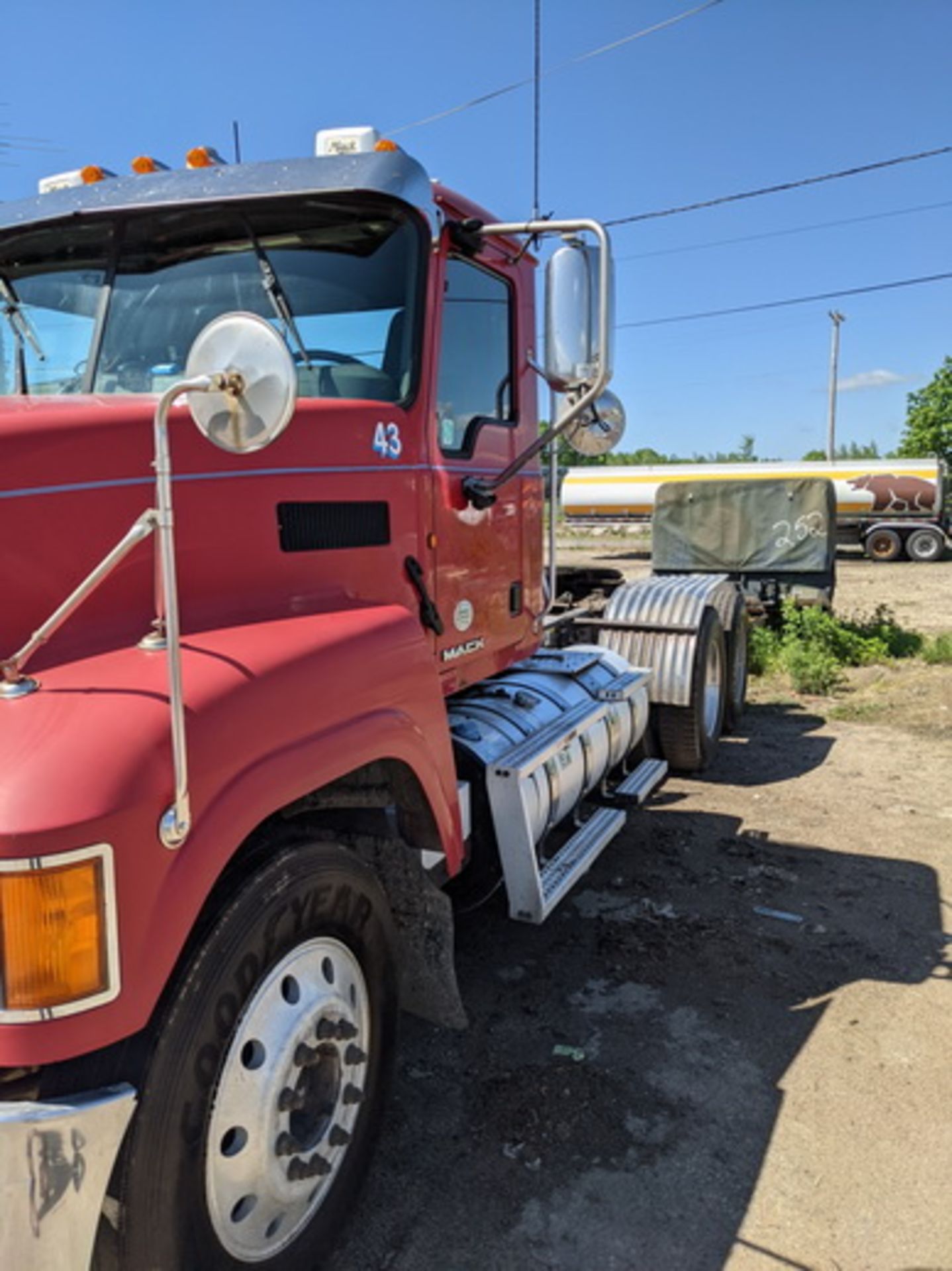 2014 Mack CHU613 tandem axle day cab, Mack MP8 505C H.P. engine, Fuller 18sp manual transmission, - Image 6 of 22