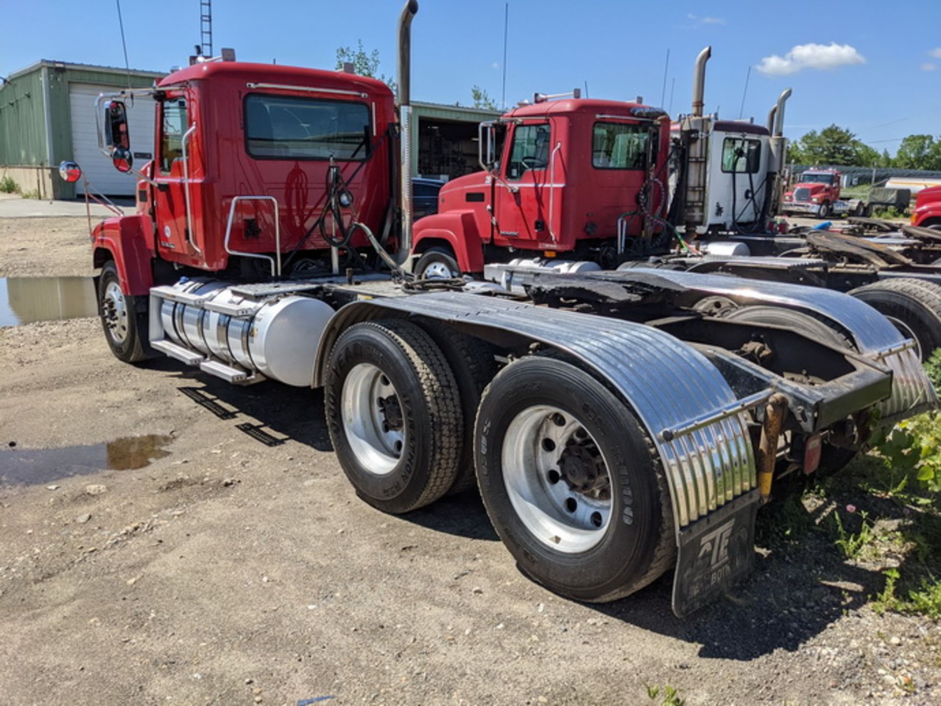 2016 Mack CHU613 tandem axle day cab, Mack MP8 505C H.P. engine, Fuller 18sp manual transmission, - Image 8 of 19