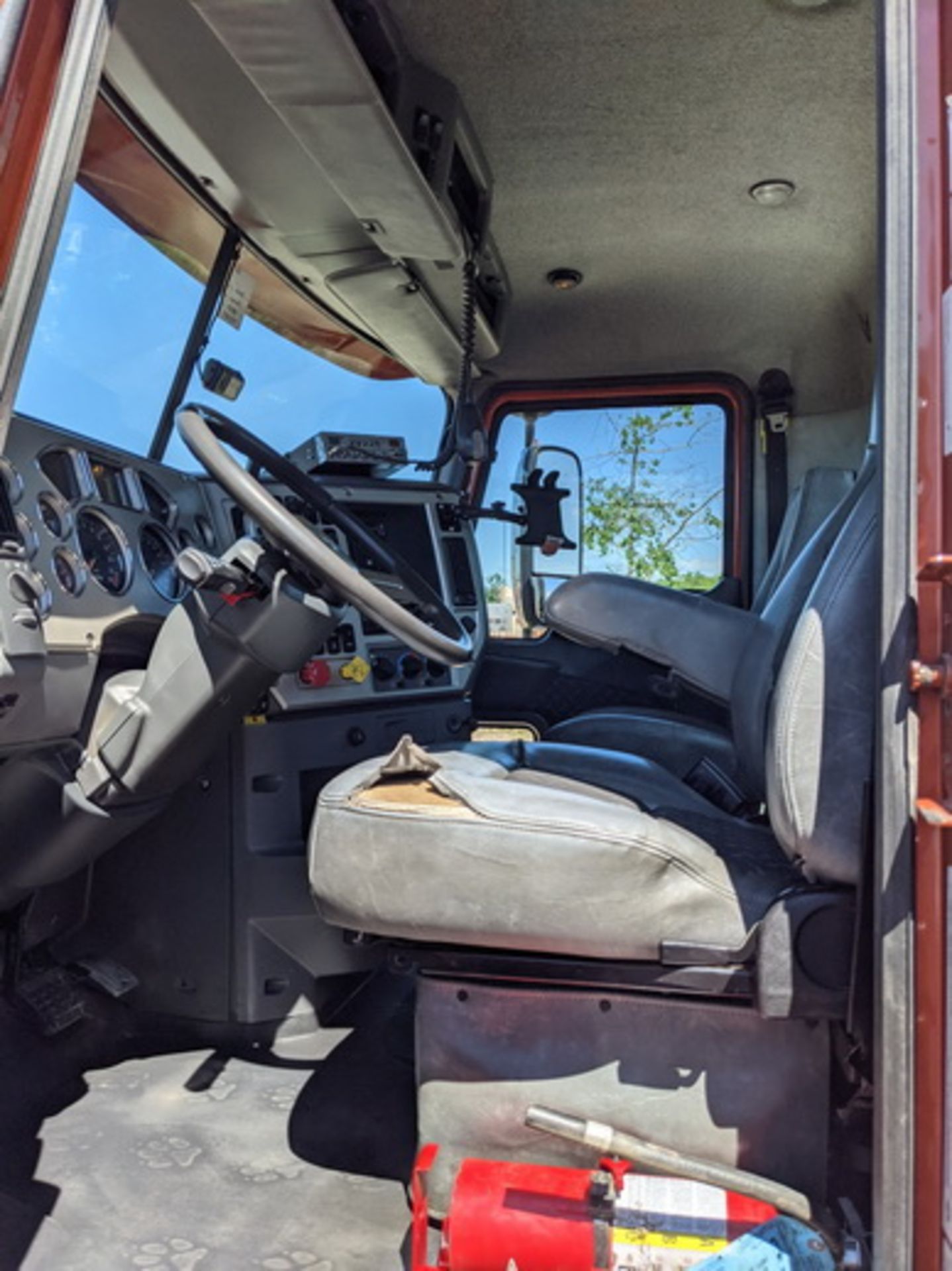 2016 Mack CHU613 tandem axle day cab, Mack MP8 505C H.P engine, Allison automatic transmission, - Image 18 of 25