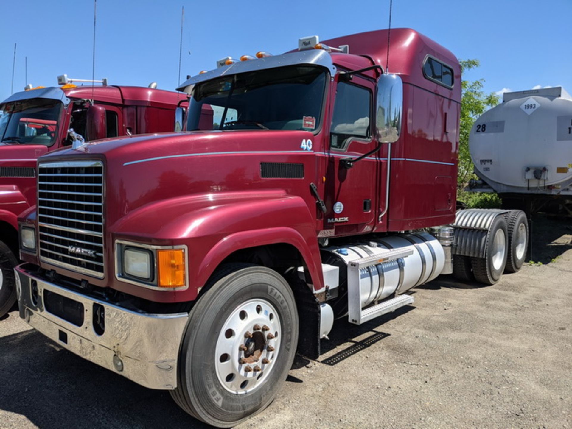 2014 Mack CHU613 tandem axle sleeper, Mack MP8 505C H.P. engine, Fuller 18sp manual transmission, - Image 4 of 37