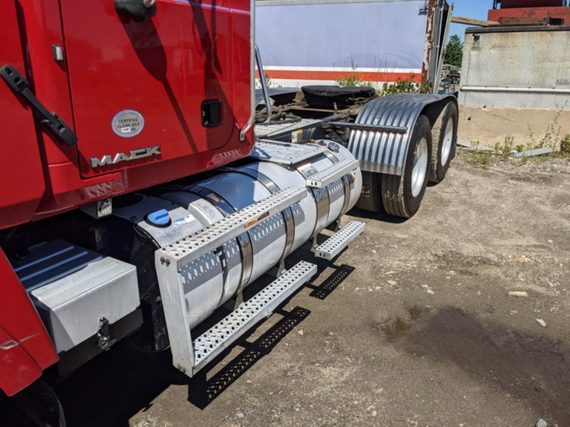 2016 Mack CHU613 tandem axle day cab, Mack MP8 505C H.P. engine, Fuller 18sp manual transmission, - Image 5 of 19