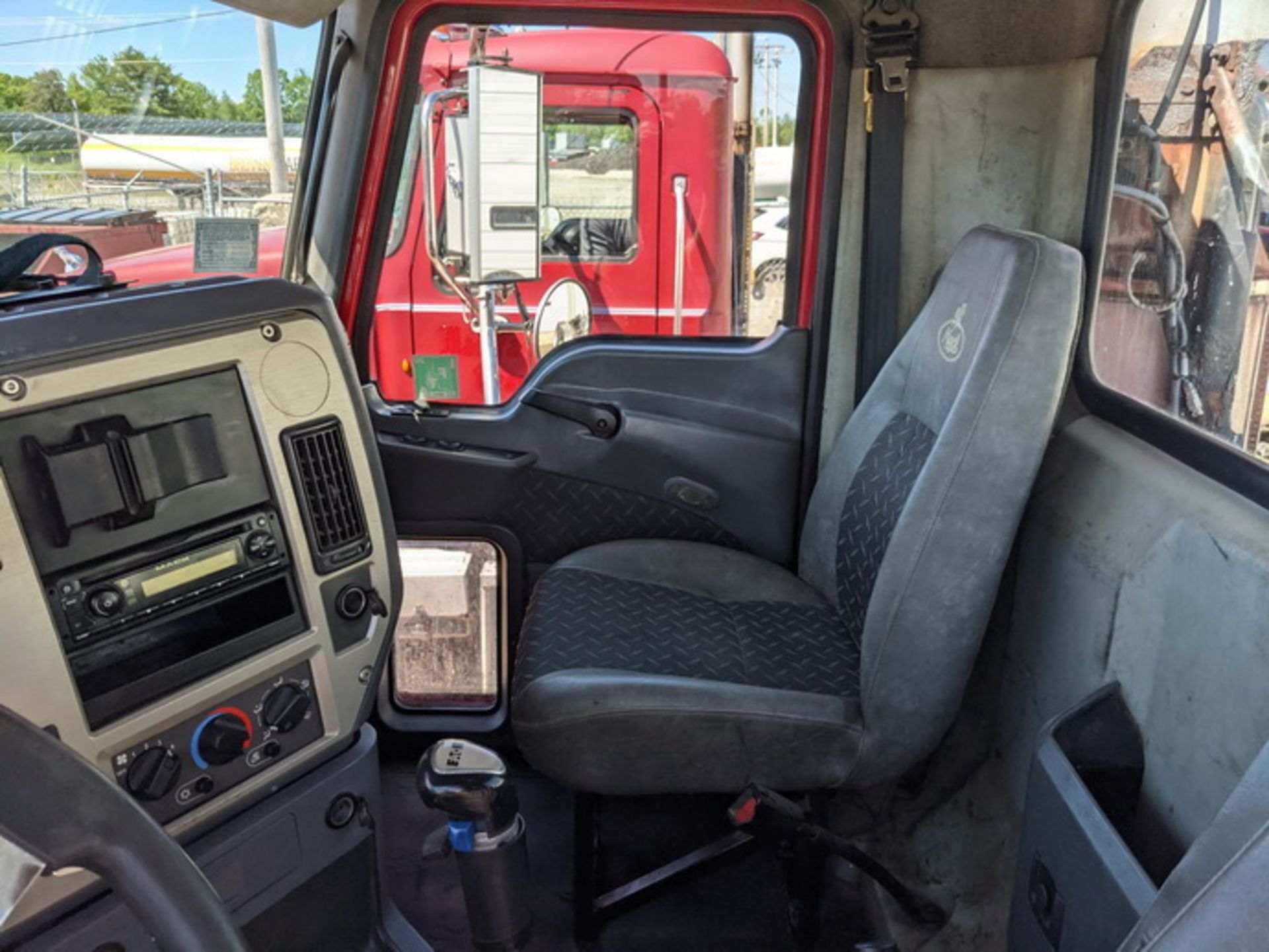 2010 Mack CHU613 tandem axle day cab, Mack M8 425E H.P. engine, Fuller 8LL manual transmission, - Image 18 of 19