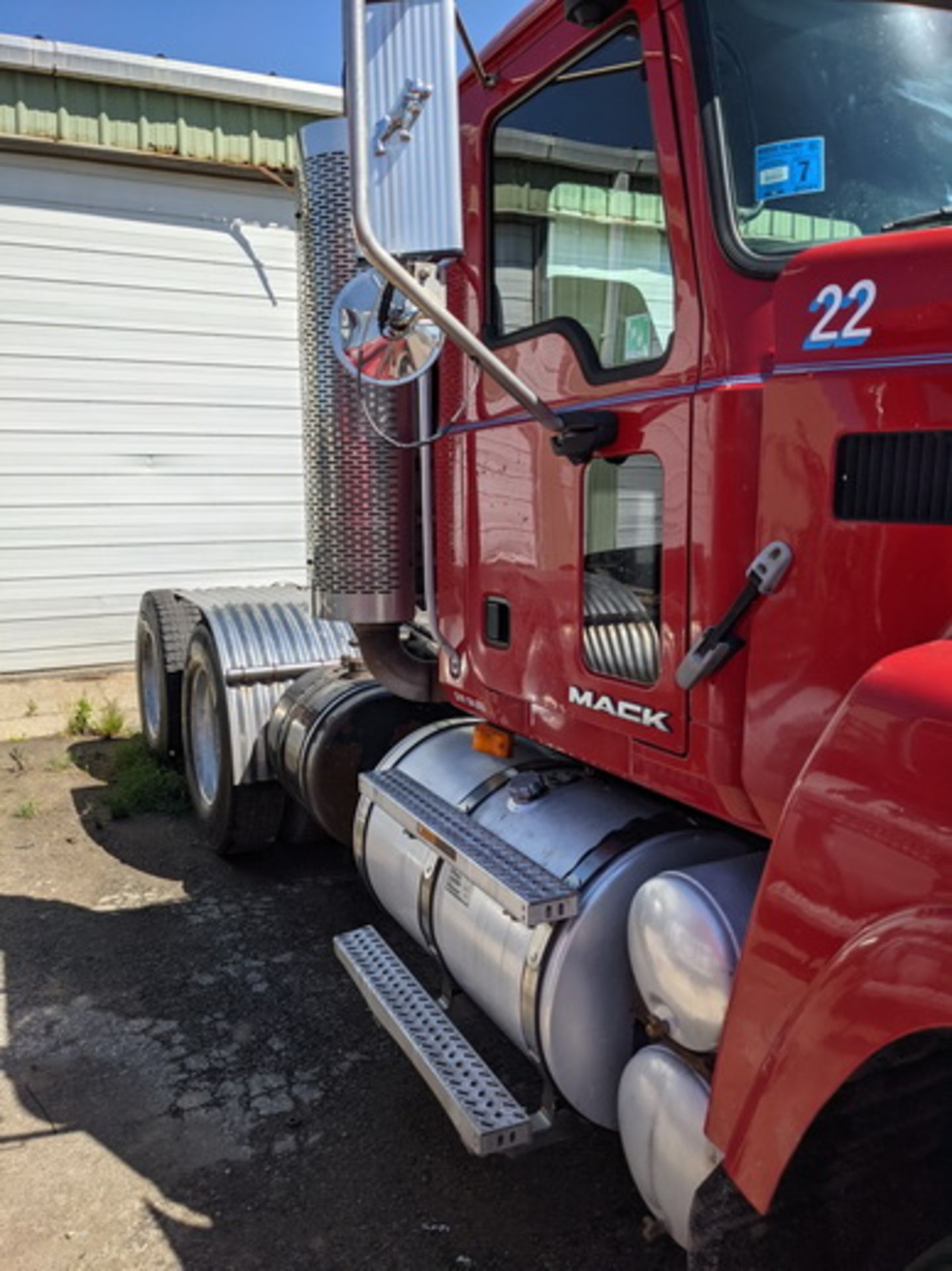 2010 Mack CHU613 tandem axle day cab, Mack M8 425E H.P. engine, Fuller 8LL manual transmission, - Image 5 of 19