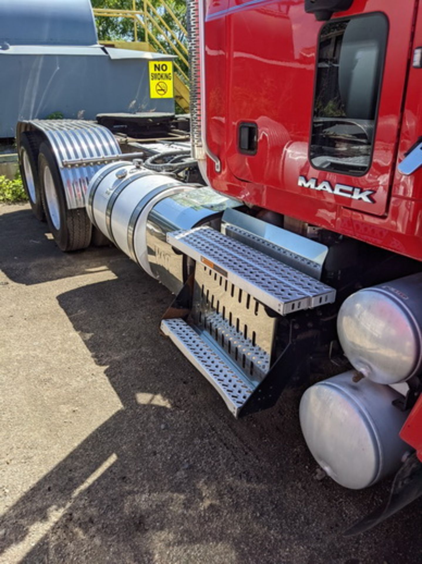 2015 Mack CHU613 tandem axle day cab, Mack MP8 505C H.P. engine, Fuller13sp manual transmission, 14k - Image 6 of 24