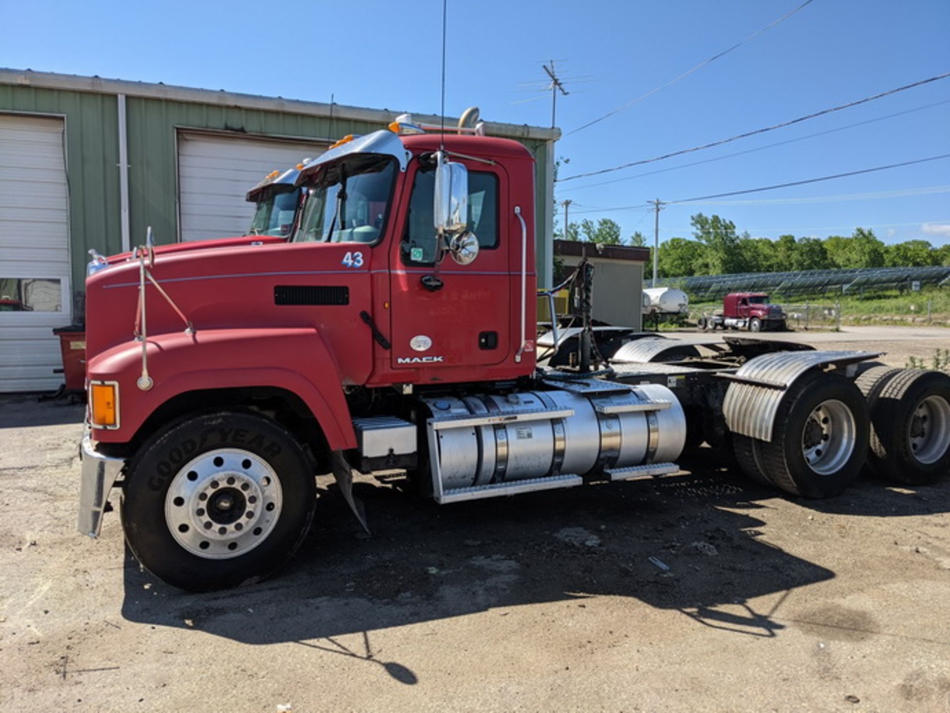 2014 Mack CHU613 tandem axle day cab, Mack MP8 505C H.P. engine, Fuller 18sp manual transmission, - Image 3 of 22