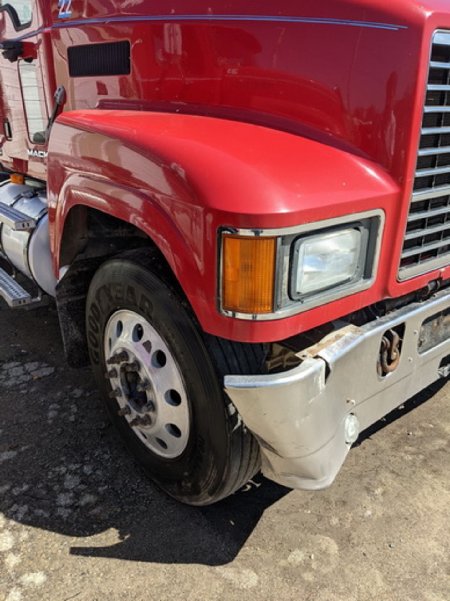 2010 Mack CHU613 tandem axle day cab, Mack M8 425E H.P. engine, Fuller 8LL manual transmission, - Image 3 of 19