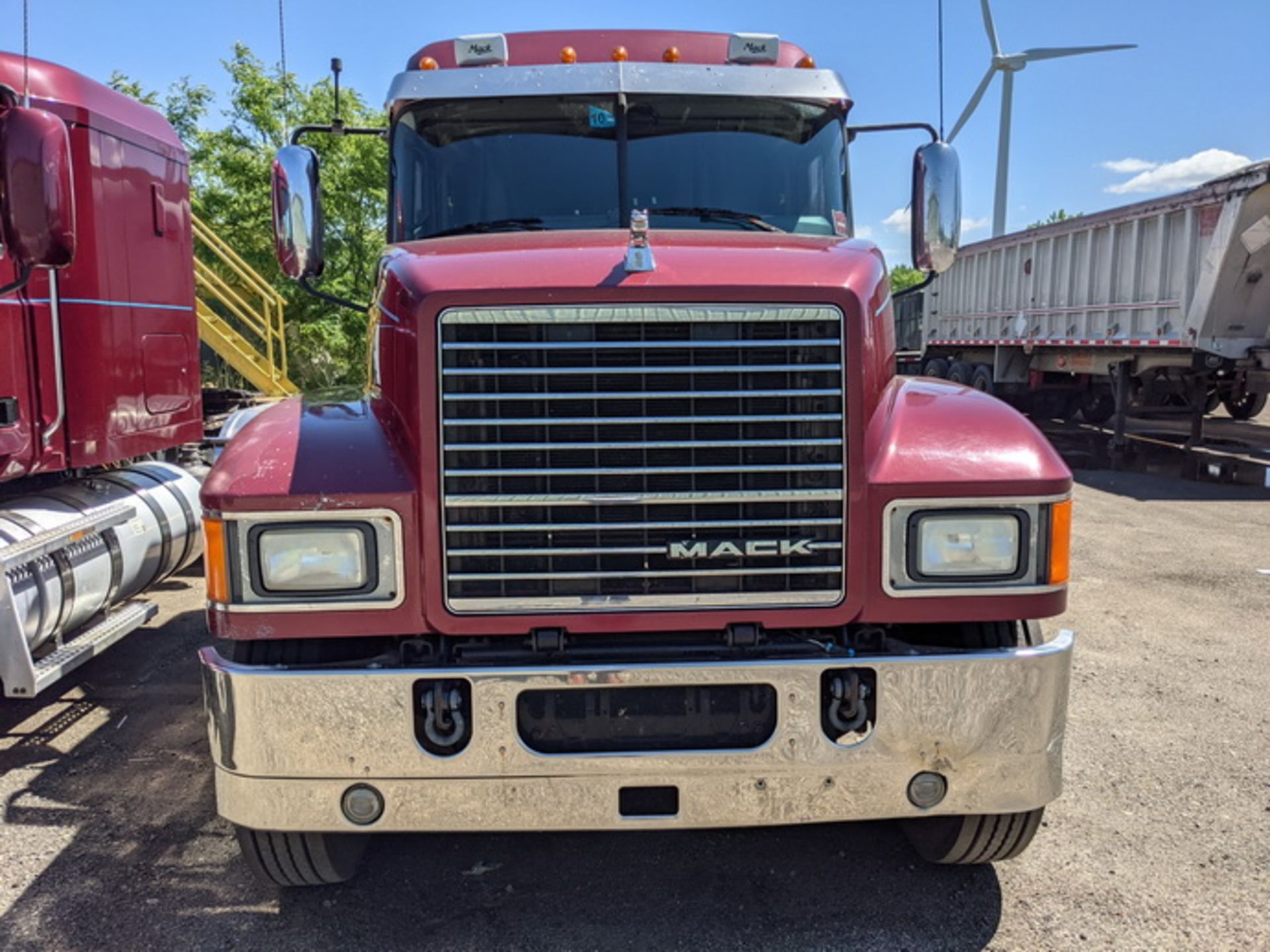 2014 Mack CHU613 tandem axle sleeper, Mack MP8 505C H.P. engine, Fuller 18sp manual transmission, - Image 6 of 37