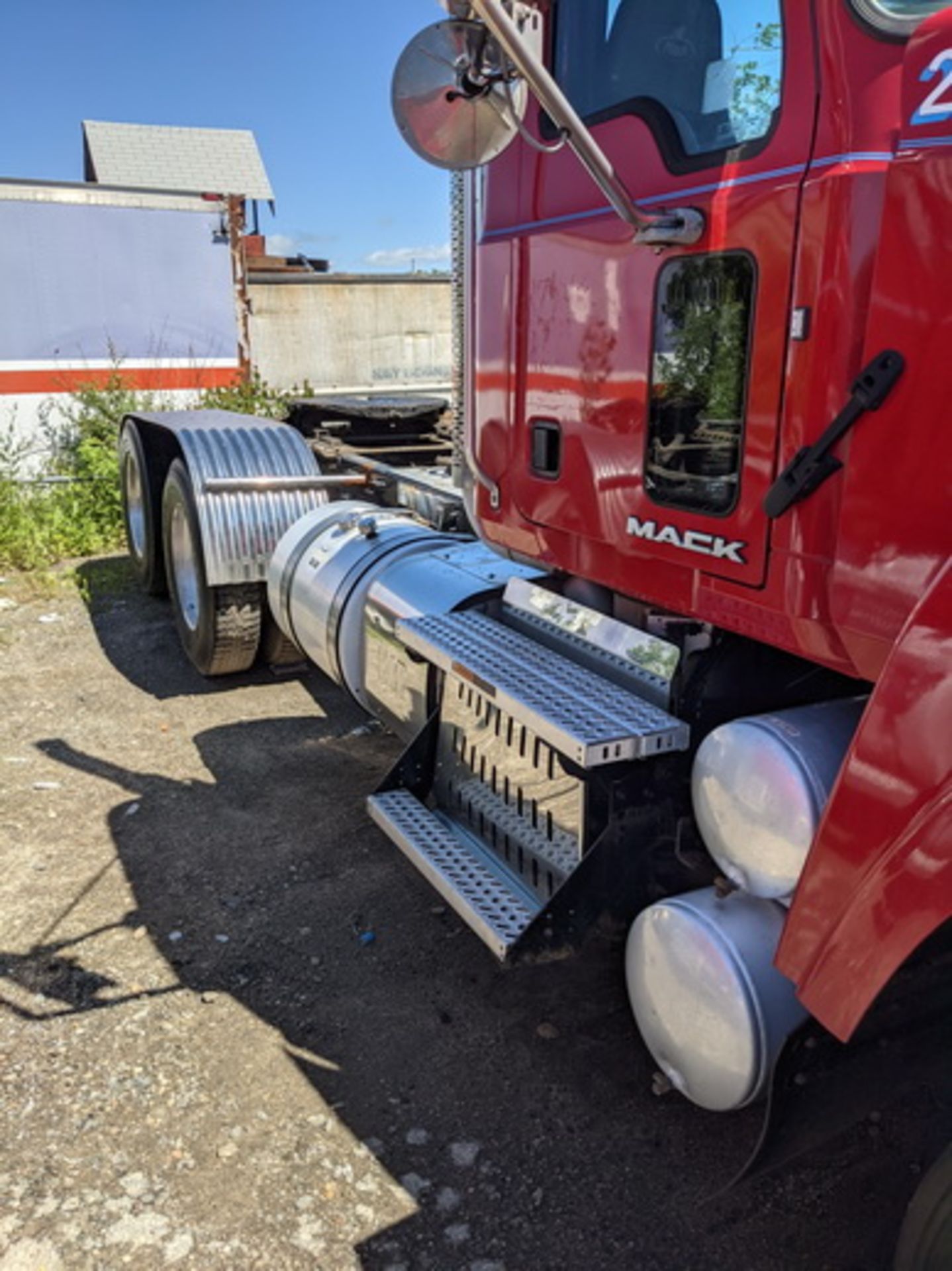 2016 Mack CHU613 tandem axle day cab, Mack MP8 505C H.P. engine, Fuller 18sp manual transmission, - Image 4 of 19