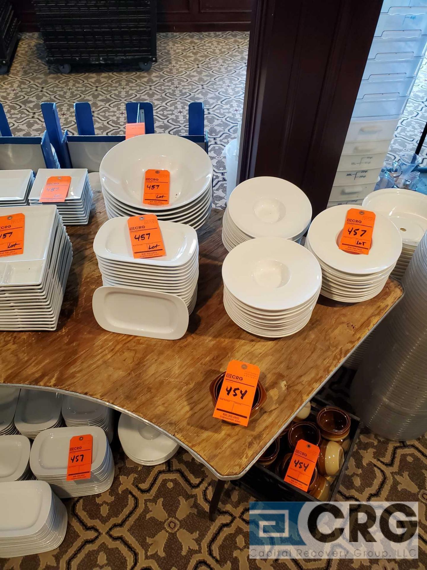 Lot of (509) salad bowls, bowls, ceramic trays, white square plates, and rectangular plates, - Image 2 of 5