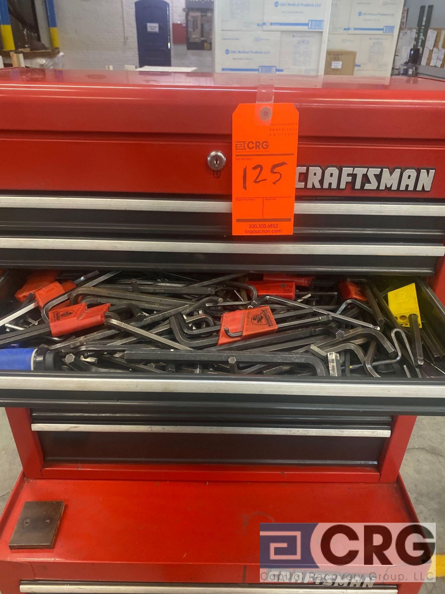 Craftsman 10-drawer rolling tool cabinet with assorted tools - Image 4 of 9