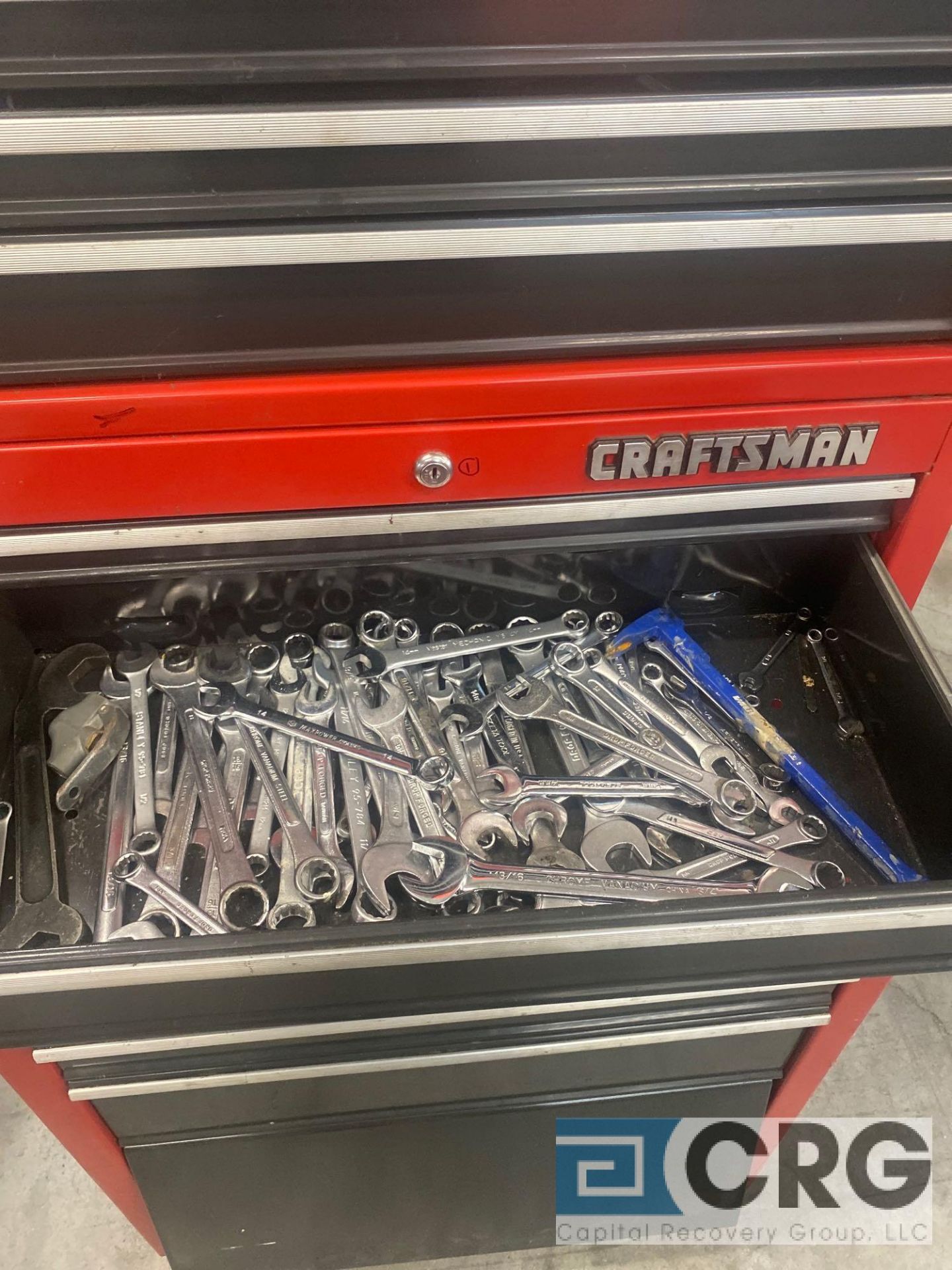 Craftsman 10-drawer rolling tool cabinet with assorted tools - Image 6 of 9