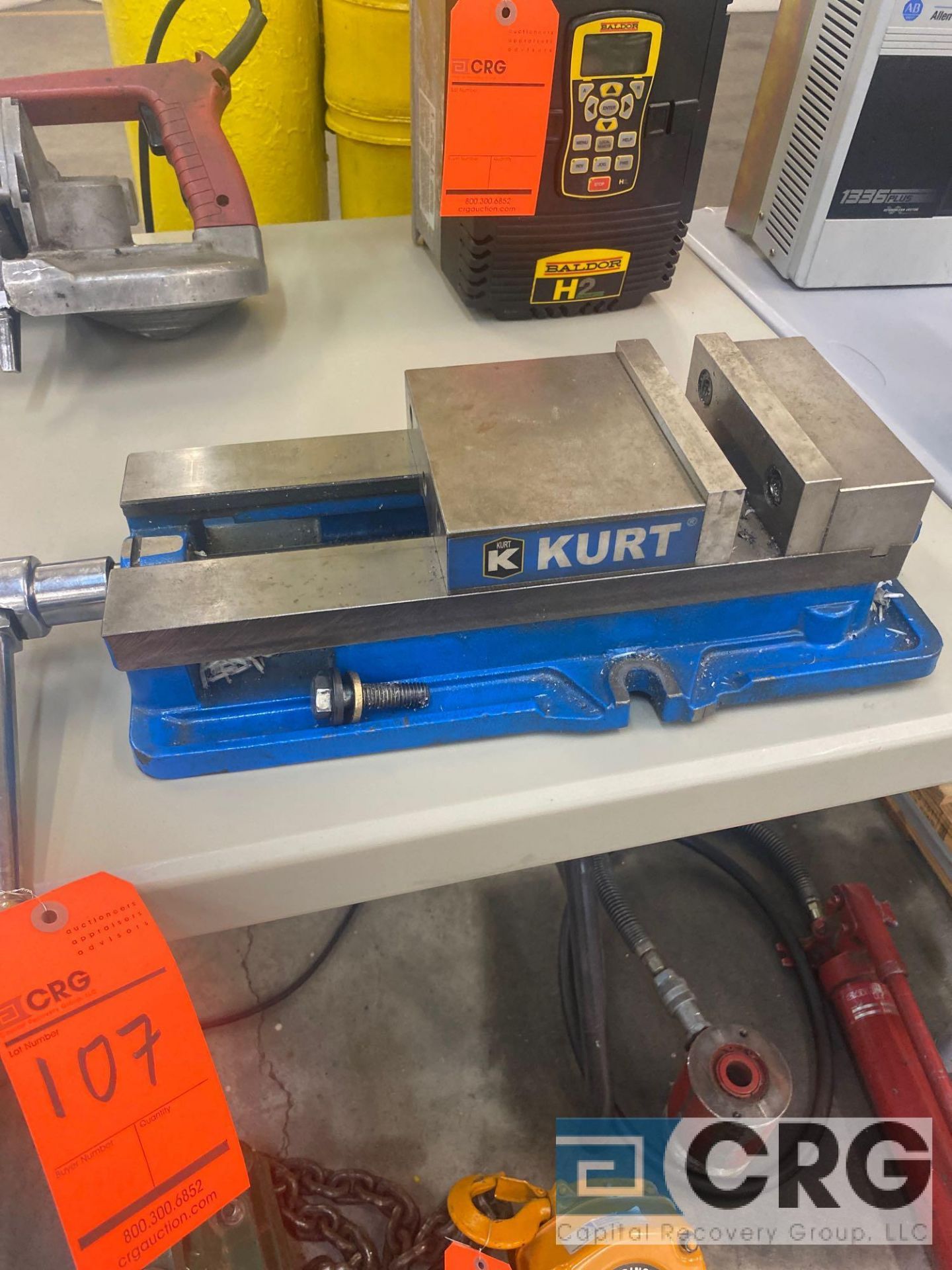 Kurt D675 Anglock milling machine vice, SN 197781, 6 in. jaw width, 7.5 in. jaw opening