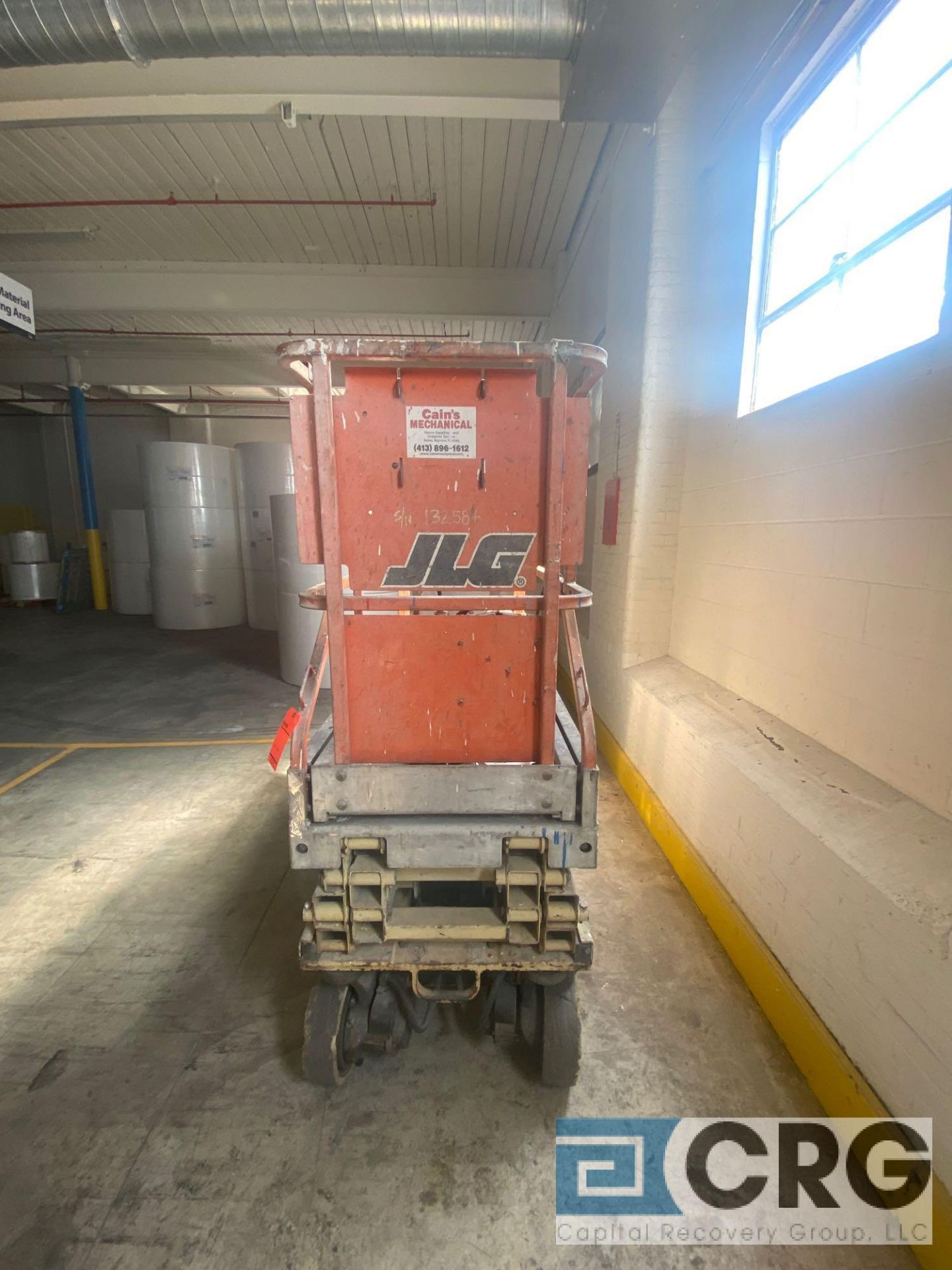 JLG 1930ES electric platform scissor lift, SN 132584, with 500 lb. capacity platform, 25 foot - Image 3 of 6