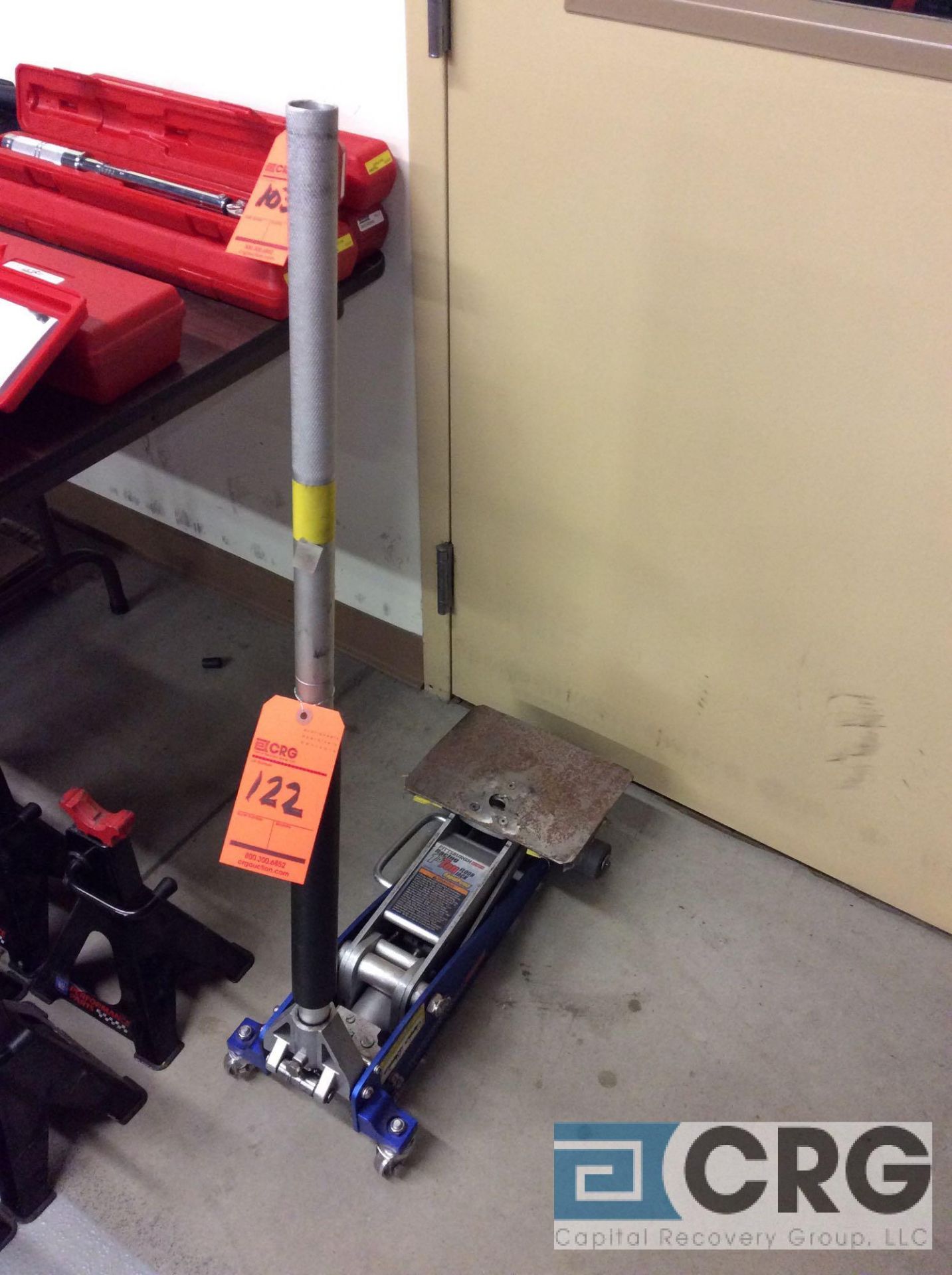 Pittsburgh 1 1/2 ton hydrauluc floor jack