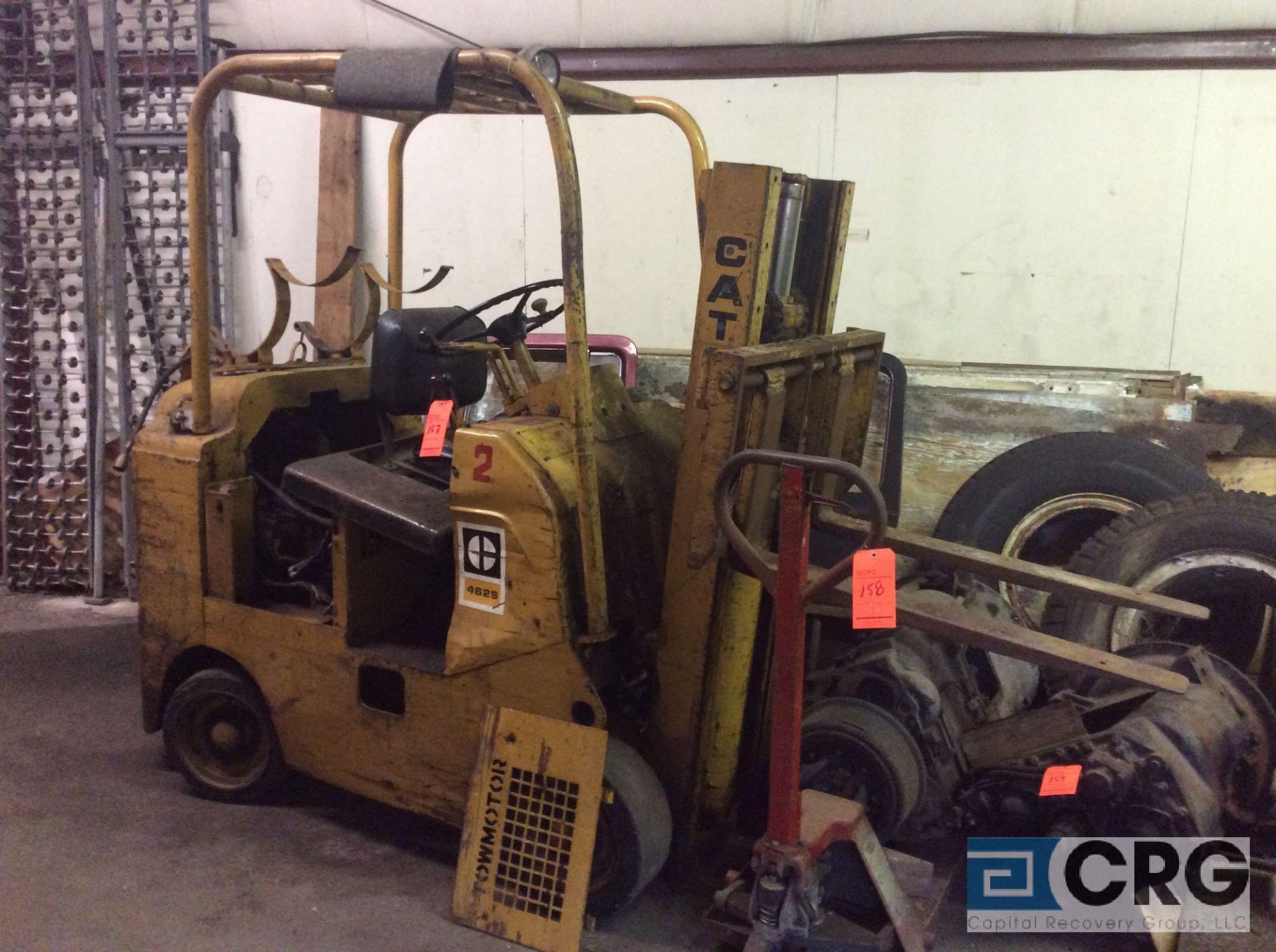 Towmotor 462S forklift, (FOR PARTS) solid tires, ROPS, single stage low mast,