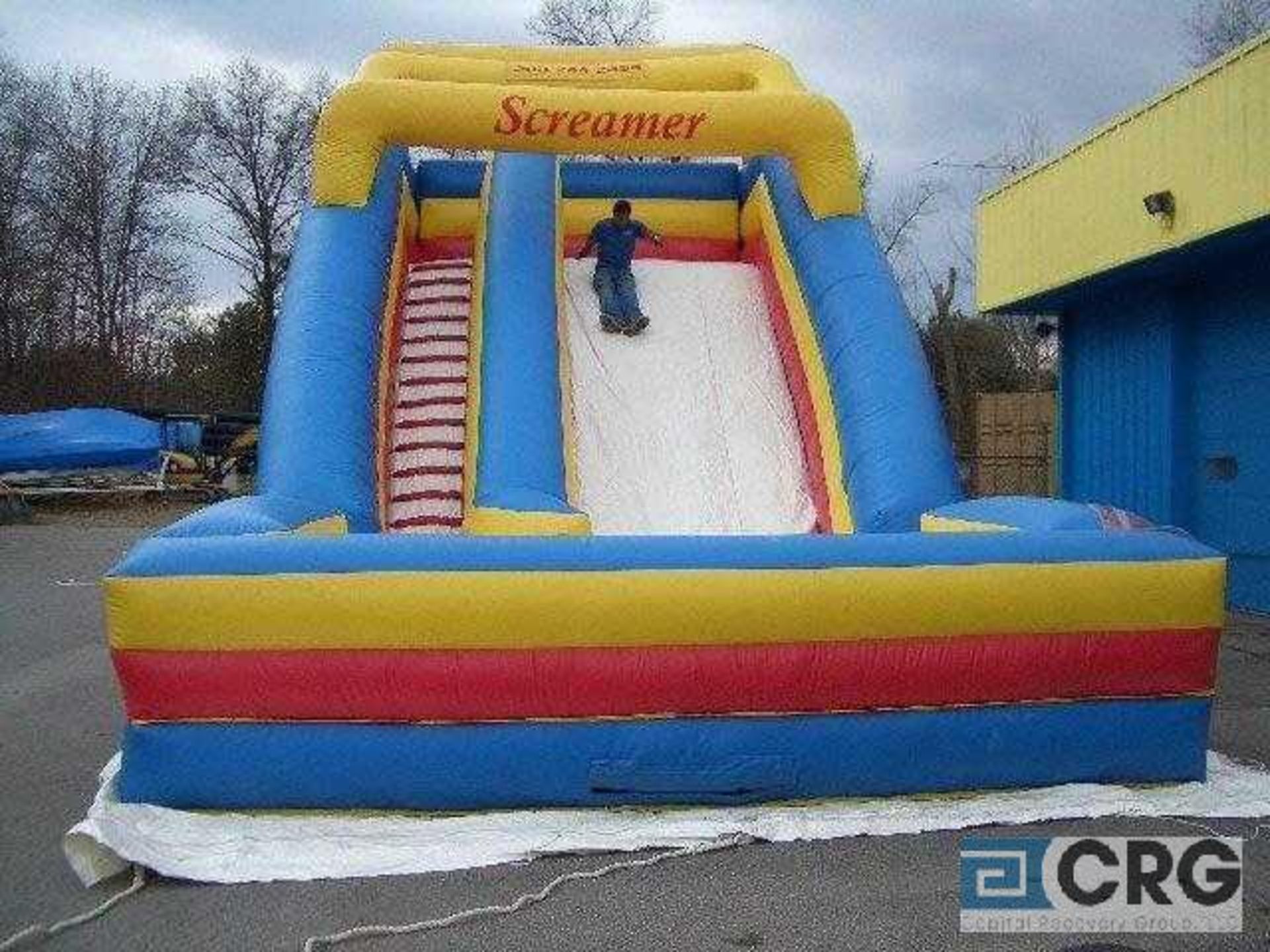 24 ft high Screamer inflatable bounce house with blower - Image 2 of 2