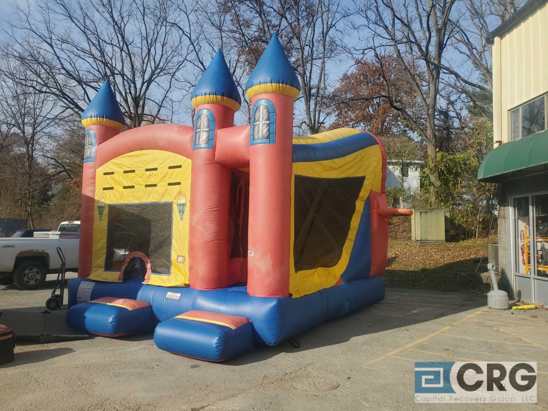 5 in 1 inflatable castle with blower - Image 2 of 4