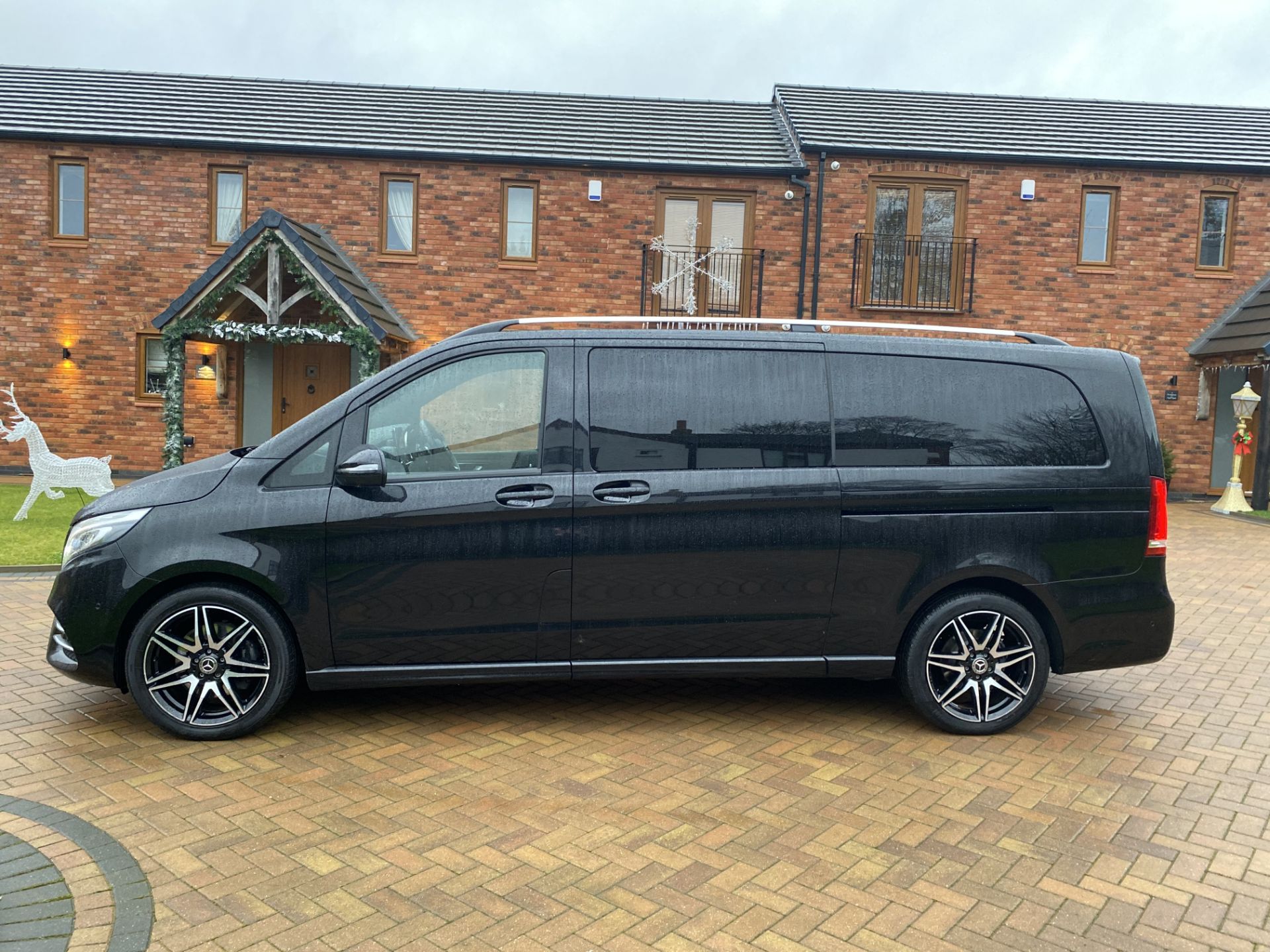 ON SALE MERCEDES-BENZ V220d "AMG LINE" XLWB 8 SEATER LUXURY MPV - 2020 MODEL-AUTO- LEATHER - SAT NAV - Image 6 of 35