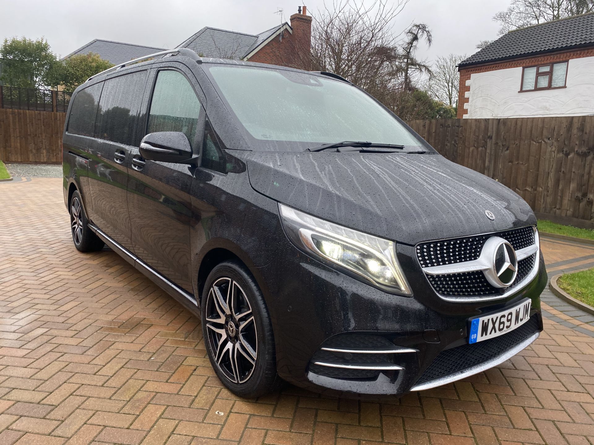 ON SALE MERCEDES-BENZ V220d "AMG LINE" XLWB 8 SEATER LUXURY MPV - 2020 MODEL-AUTO- LEATHER - SAT NAV - Image 2 of 35