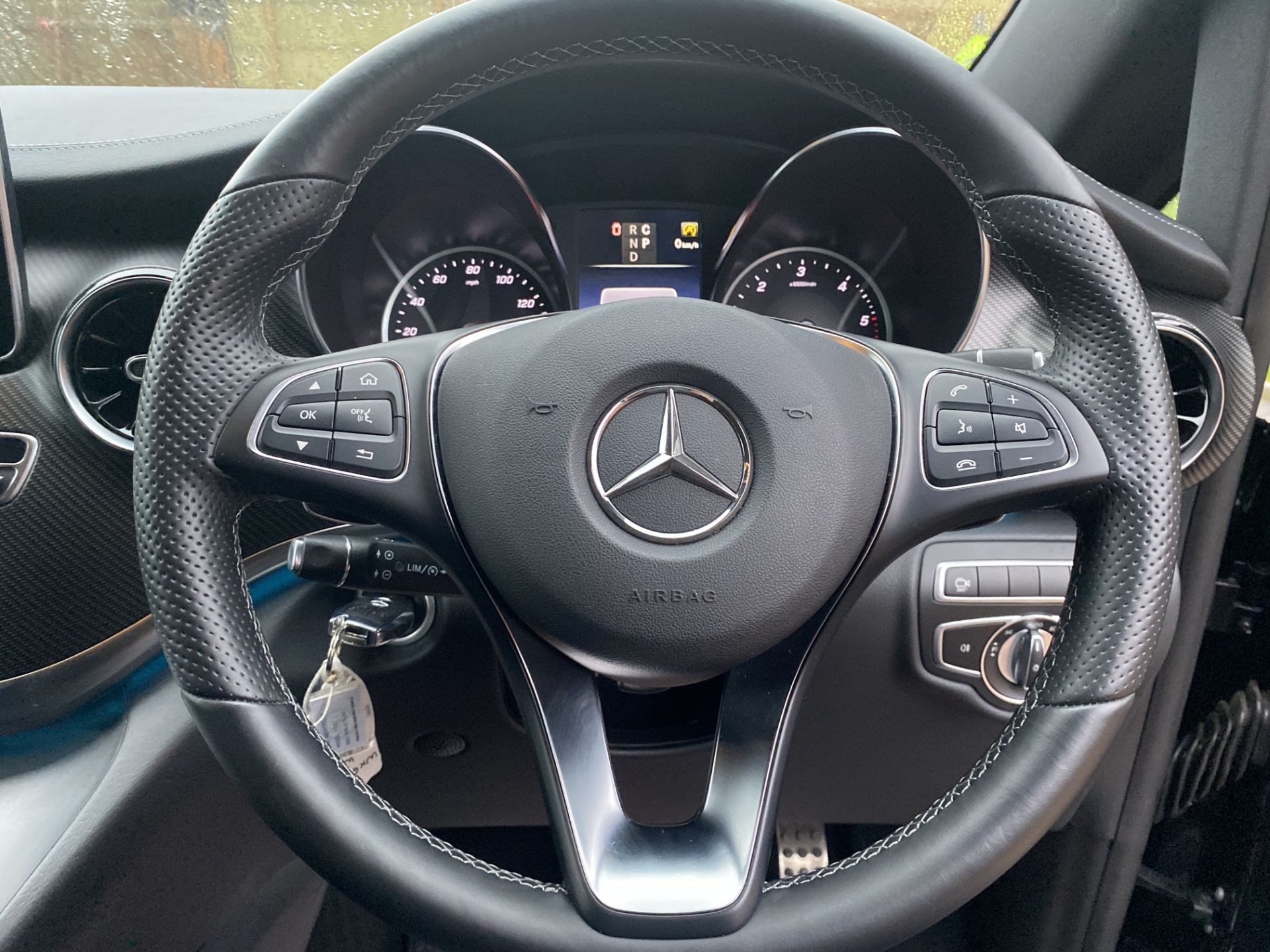 ON SALE MERCEDES-BENZ V220d "AMG LINE" XLWB 8 SEATER LUXURY MPV - 2020 MODEL-AUTO- LEATHER - SAT NAV - Image 28 of 35