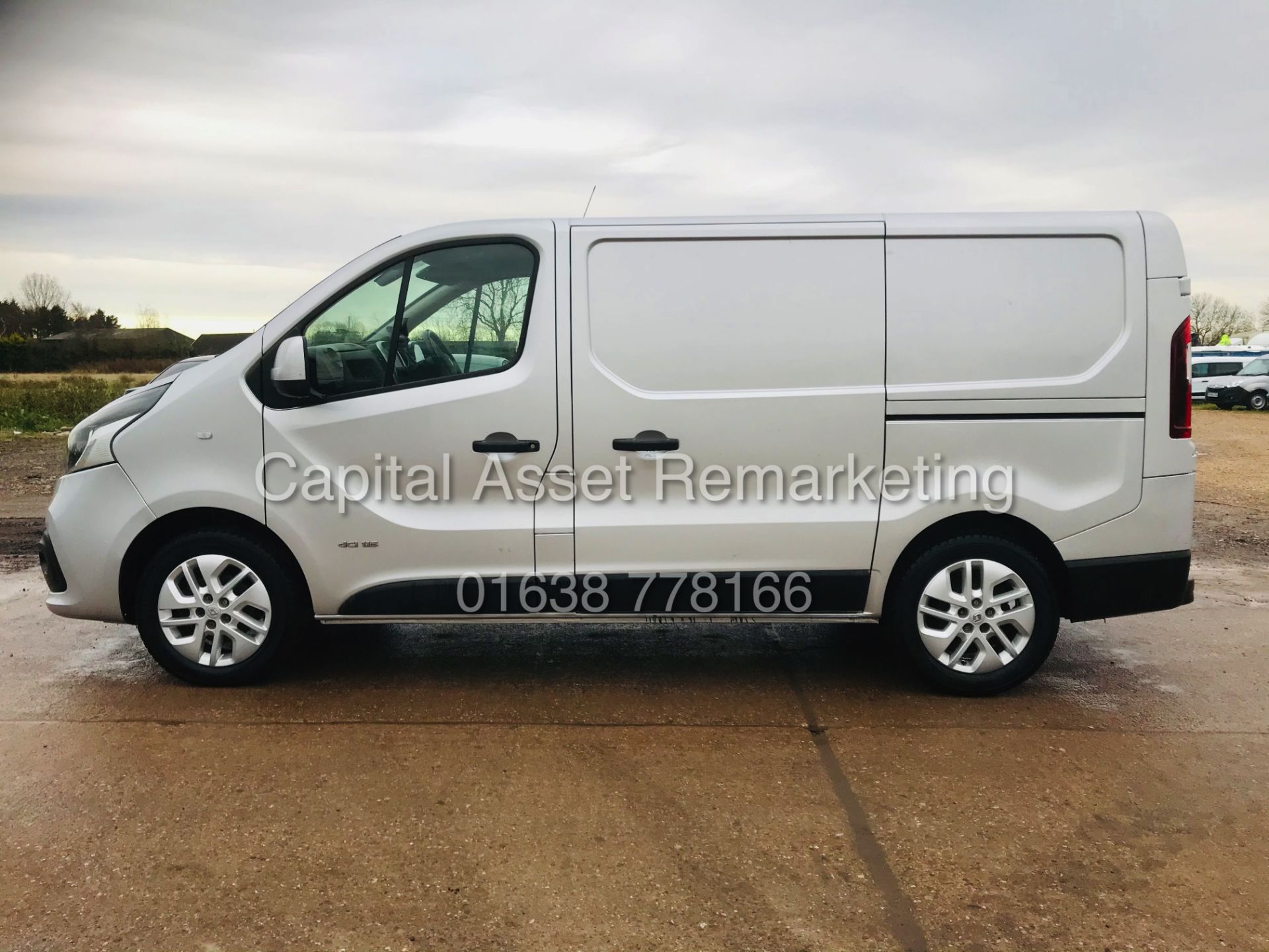 ON SALE RENAULT TRAFIC 1.6DCI "SPORT VAN" 2018 MODEL - SAT NAV -AIR CON- SILVER -ALLOYS - LOW MILES - Image 8 of 24