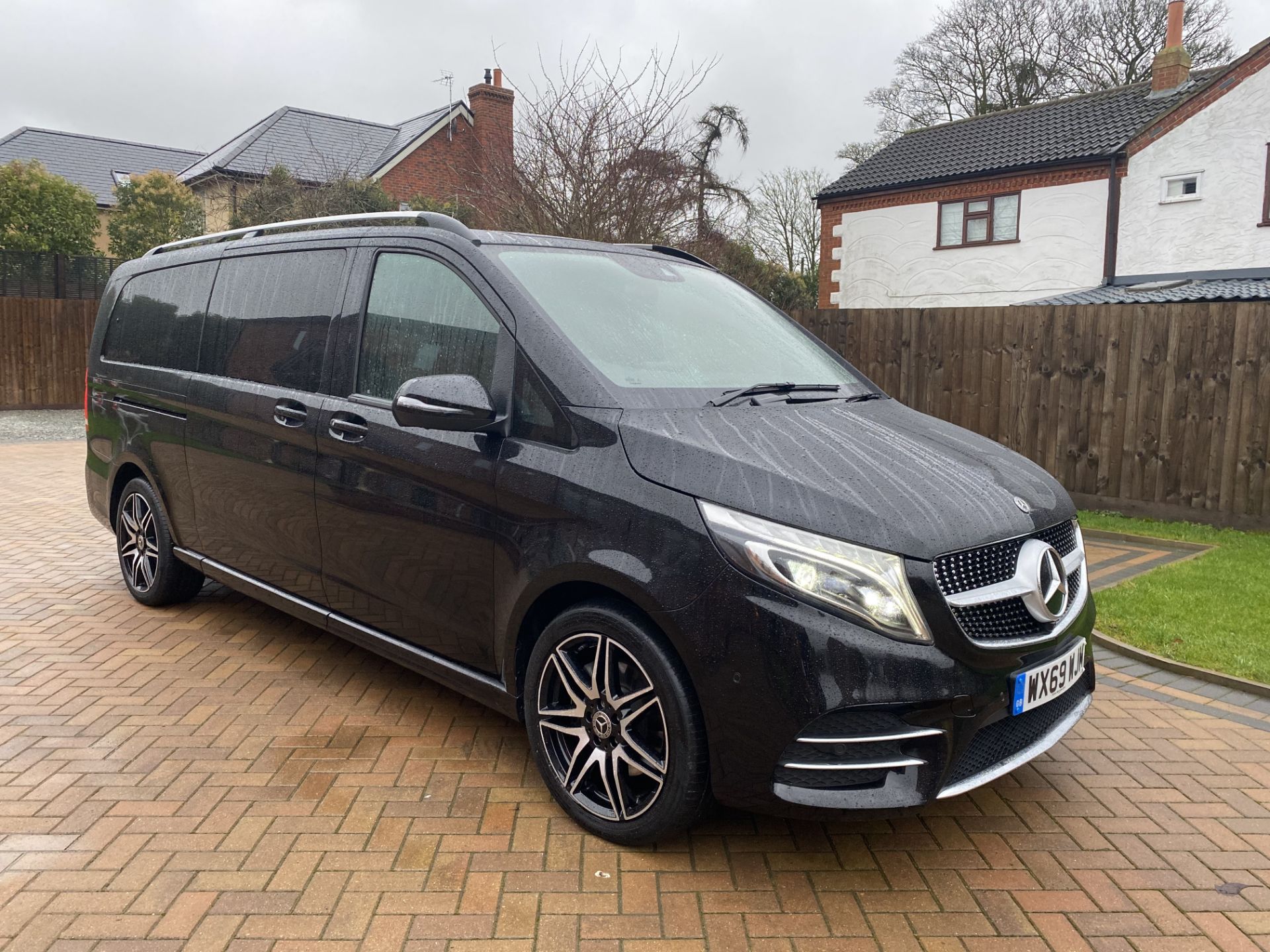 ON SALE MERCEDES-BENZ V220d "AMG LINE" XLWB 8 SEATER LUXURY MPV - 2020 MODEL-AUTO- LEATHER - SAT NAV