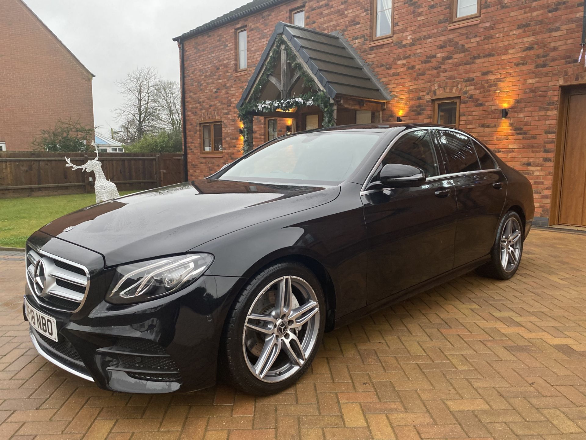 ON SALE MERCEDES E220d AUTO"AMG LINE" SALOON - 18 REG - LOW MILES - 1 KEEPER - LEATHER - GREAT SPEC - Image 4 of 24