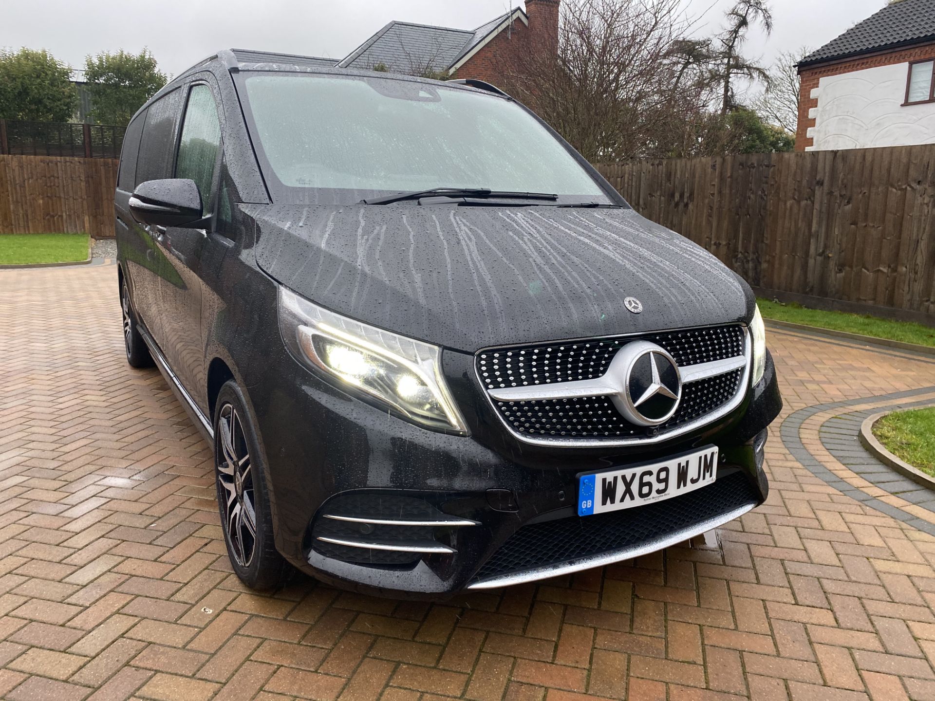 ON SALE MERCEDES-BENZ V220d "AMG LINE" XLWB 8 SEATER LUXURY MPV - 2020 MODEL-AUTO- LEATHER - SAT NAV - Image 3 of 35