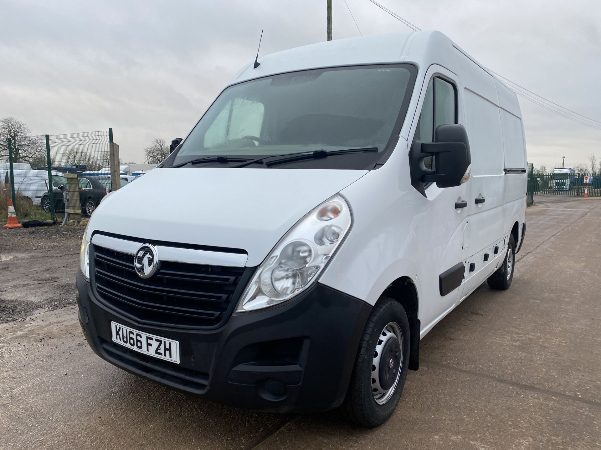 VAUXHALL MOVANO 2.3CDTI (130) 6 SPEED - EURO 6 - AIR CON - 2017 MODEL - ELEC PACK - LOW MILES - Image 3 of 16