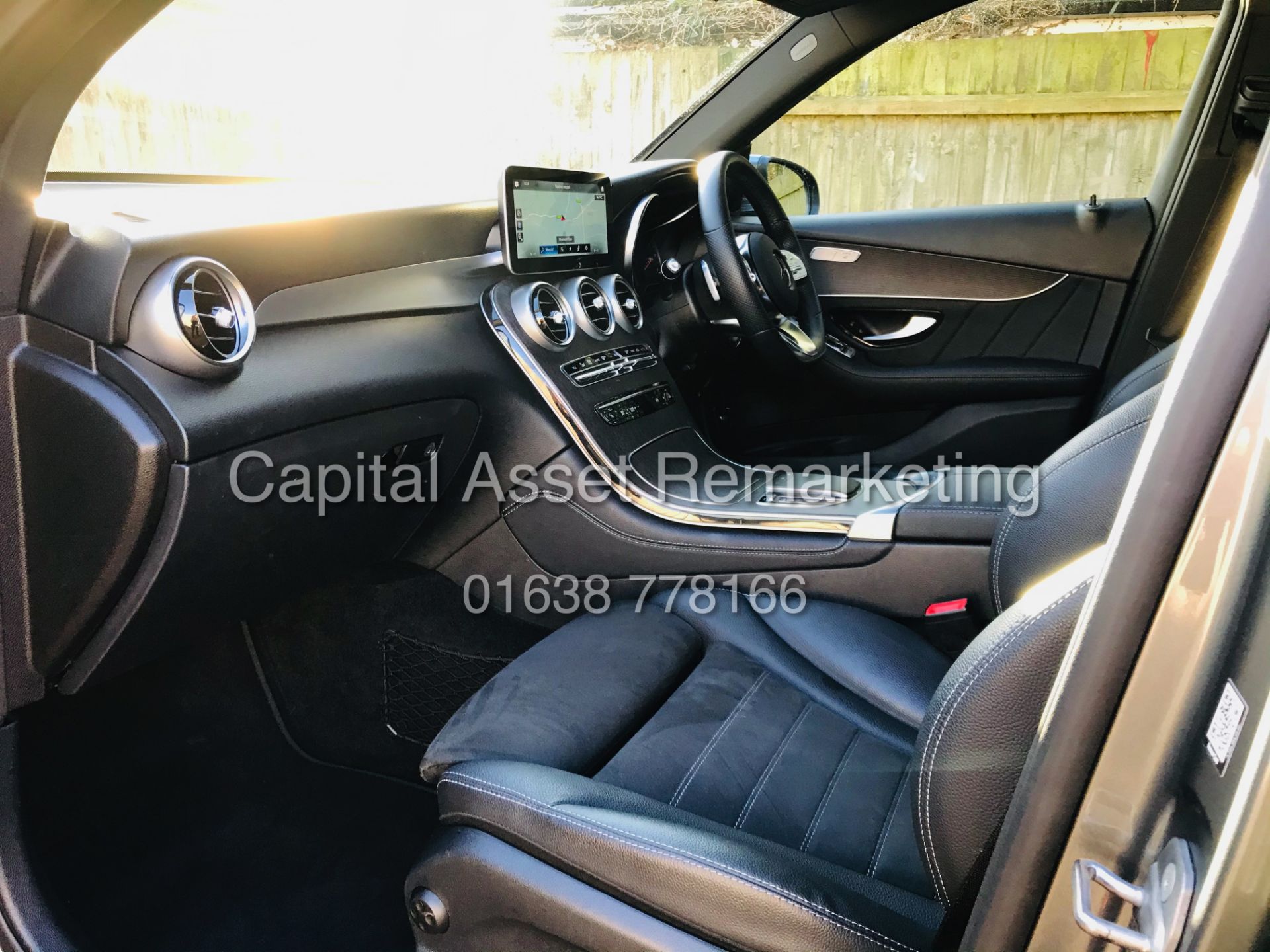 On Sale MERCEDES GLC 220d "AMG-LINE" 9G TRONIC (2020 MODEL) 1 OWNER - SAT NAV - REVERSE CAMERA - Image 17 of 37