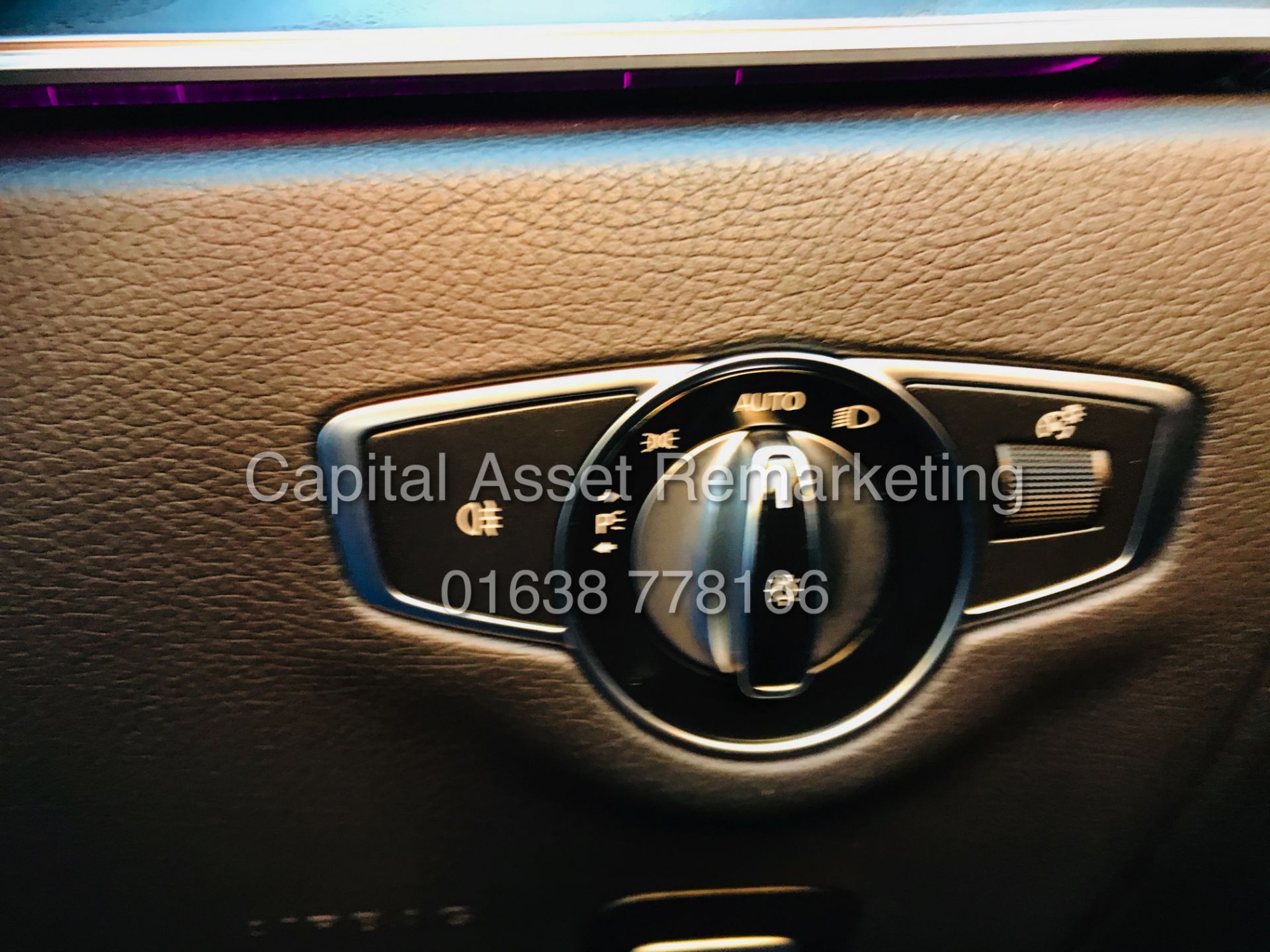 (ON SALE) MERCEDES E220d "AMG-LINE / PREMIUM" 9G CABRIOLET (19 REG) COMAND - AIR SCARF - 360 CAMERA - Image 29 of 51